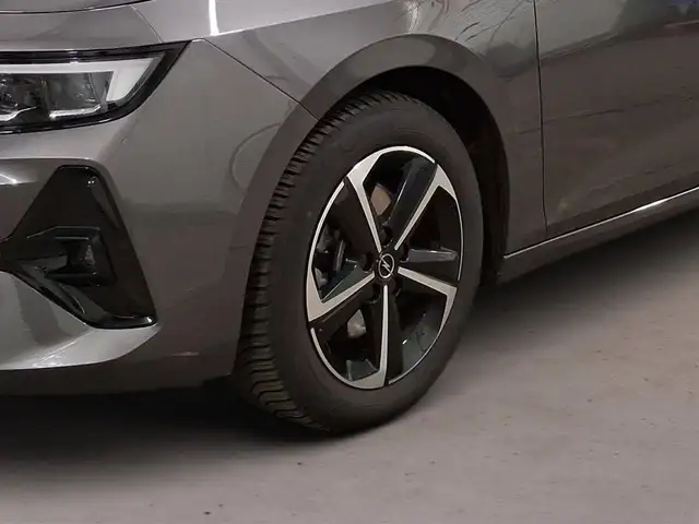 Opel Astra view 8