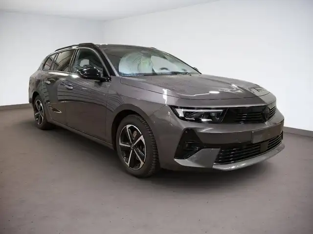 Opel Astra view 2