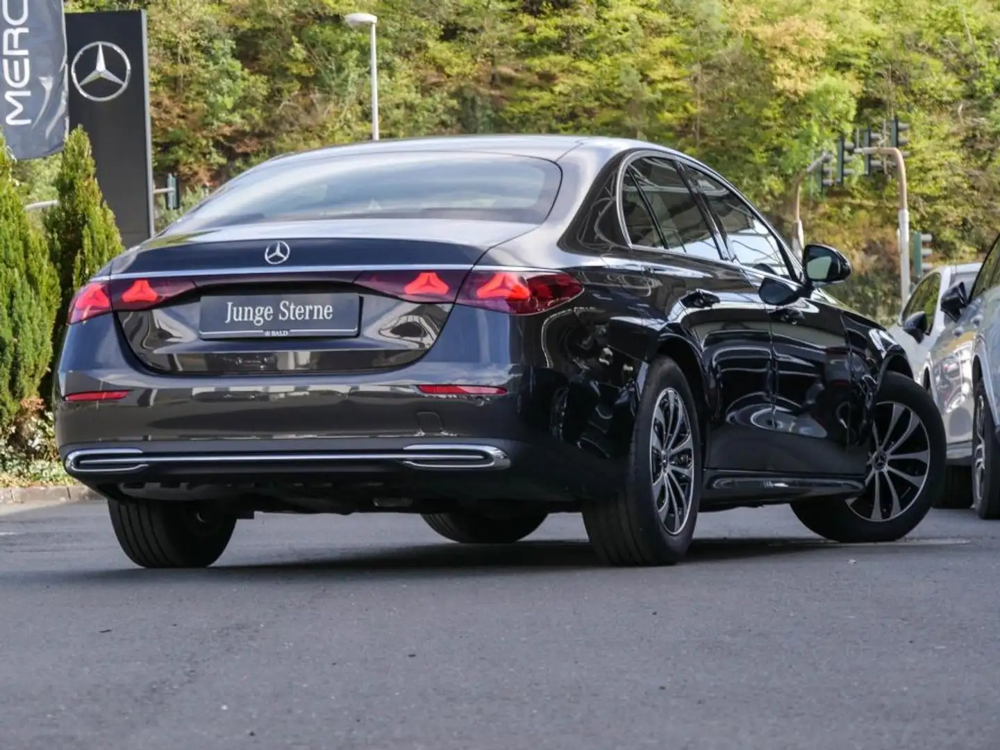 Mercedes-Benz E 220 d Avantgarde/LED/Kamera/Navi/Distr/Totw/17 Grau - 2