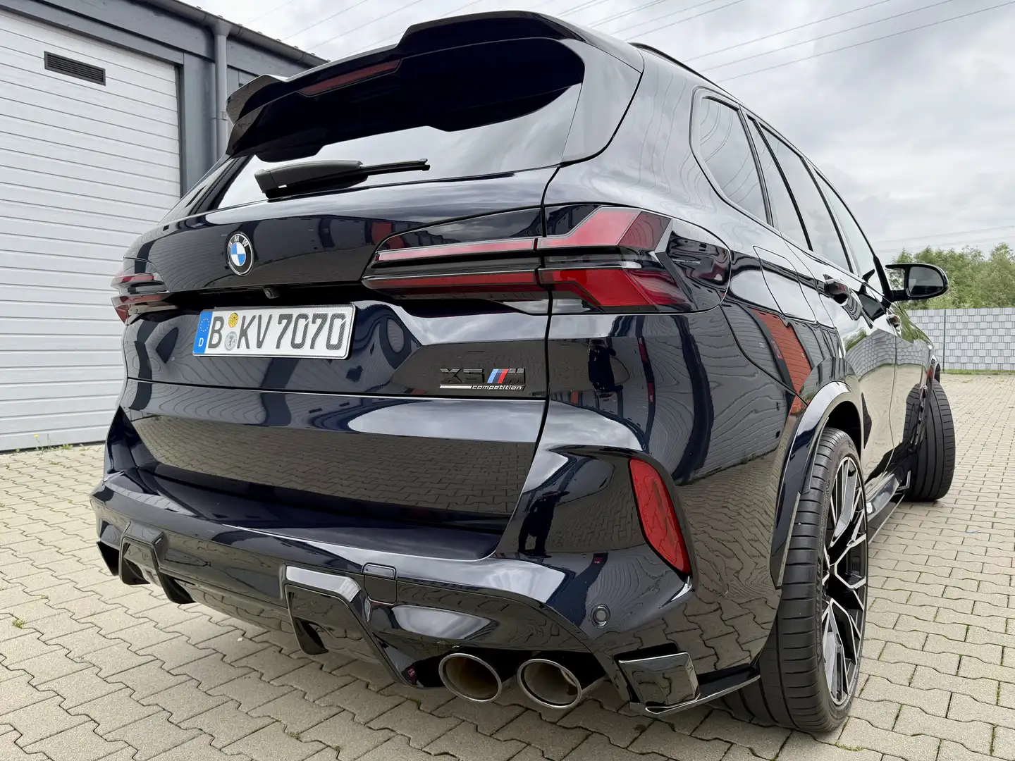 BMW X5 M M50 i Schwarz - 2