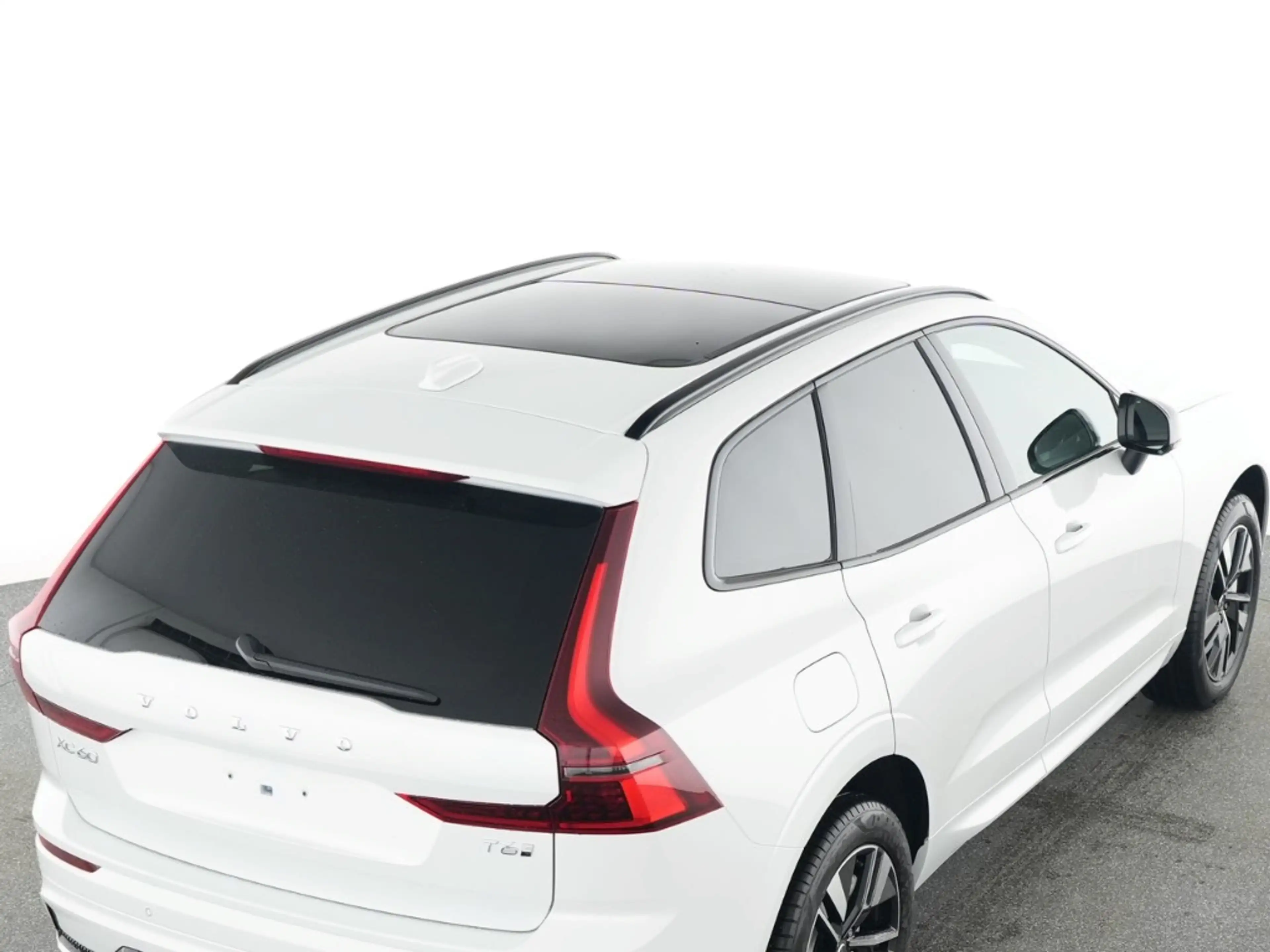Volvo XC60 Plus Dark Recharge Plug-In Hybrid AWD — photo 10