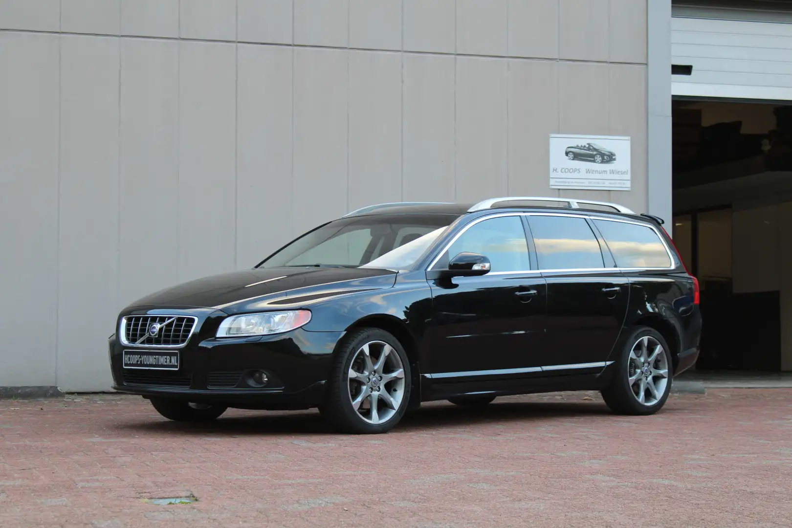 Volvo V70 3.0 T6 AWD Summum AUTOMAAT YOUNGTIMER incl. 21% BT Zwart - 2