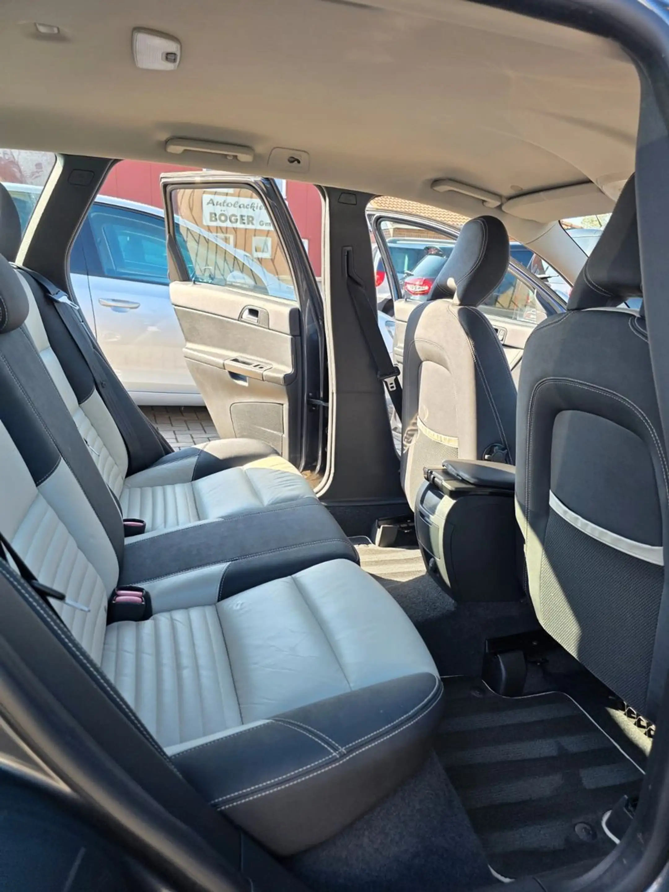 Volvo V50 Kombi 1.6 D Edition R- Design /Vollleder — photo 15