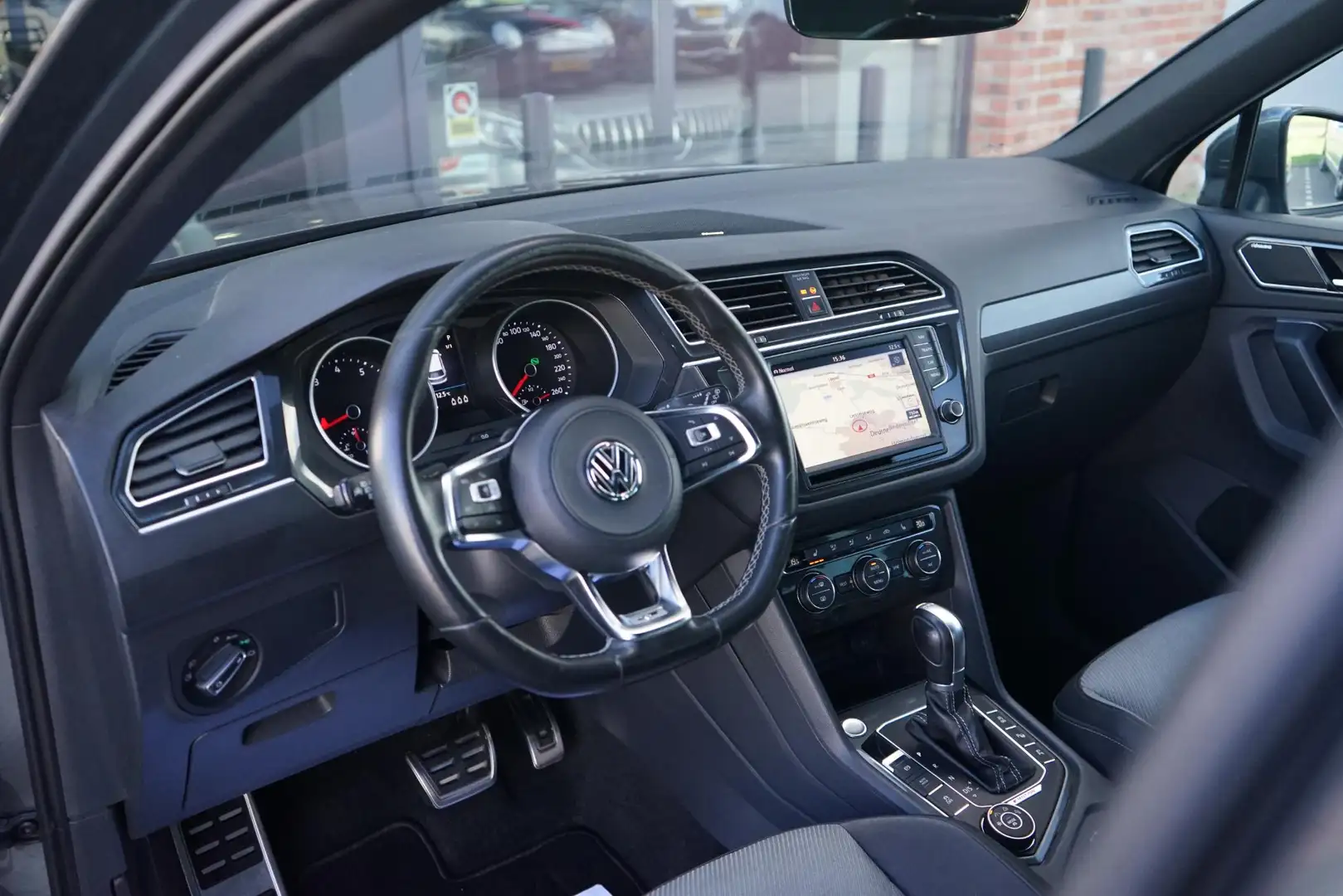 Volkswagen Tiguan 2.0 TSI 4Motion ,R-line, 360 Camera, Trekhaak, Key Gris - 2