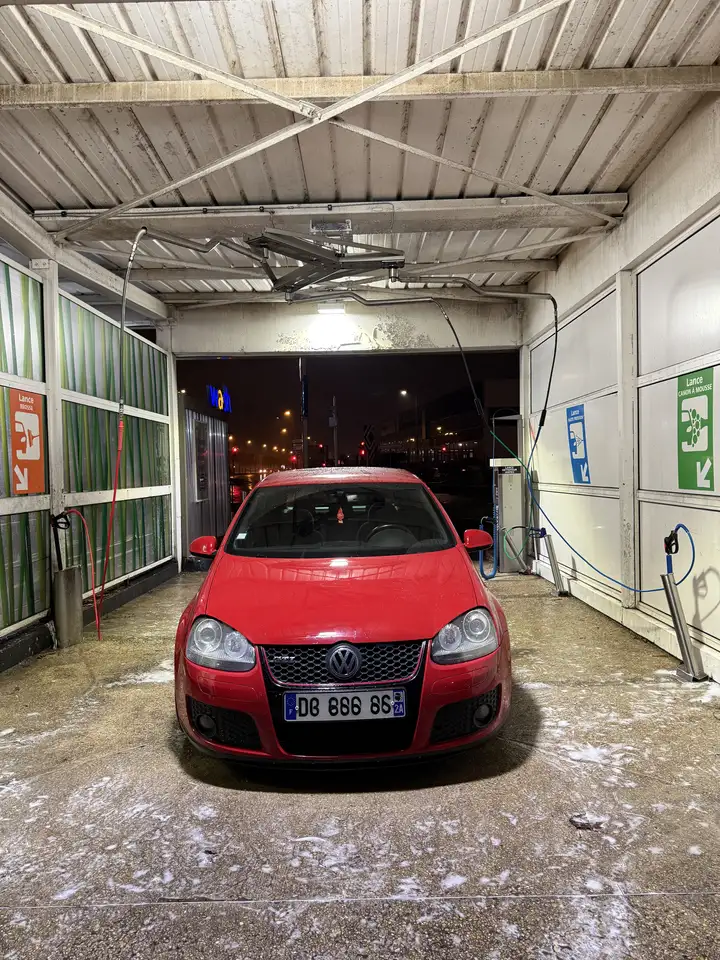 Volkswagen Golf GTI 2.0 T 16S FSI 200