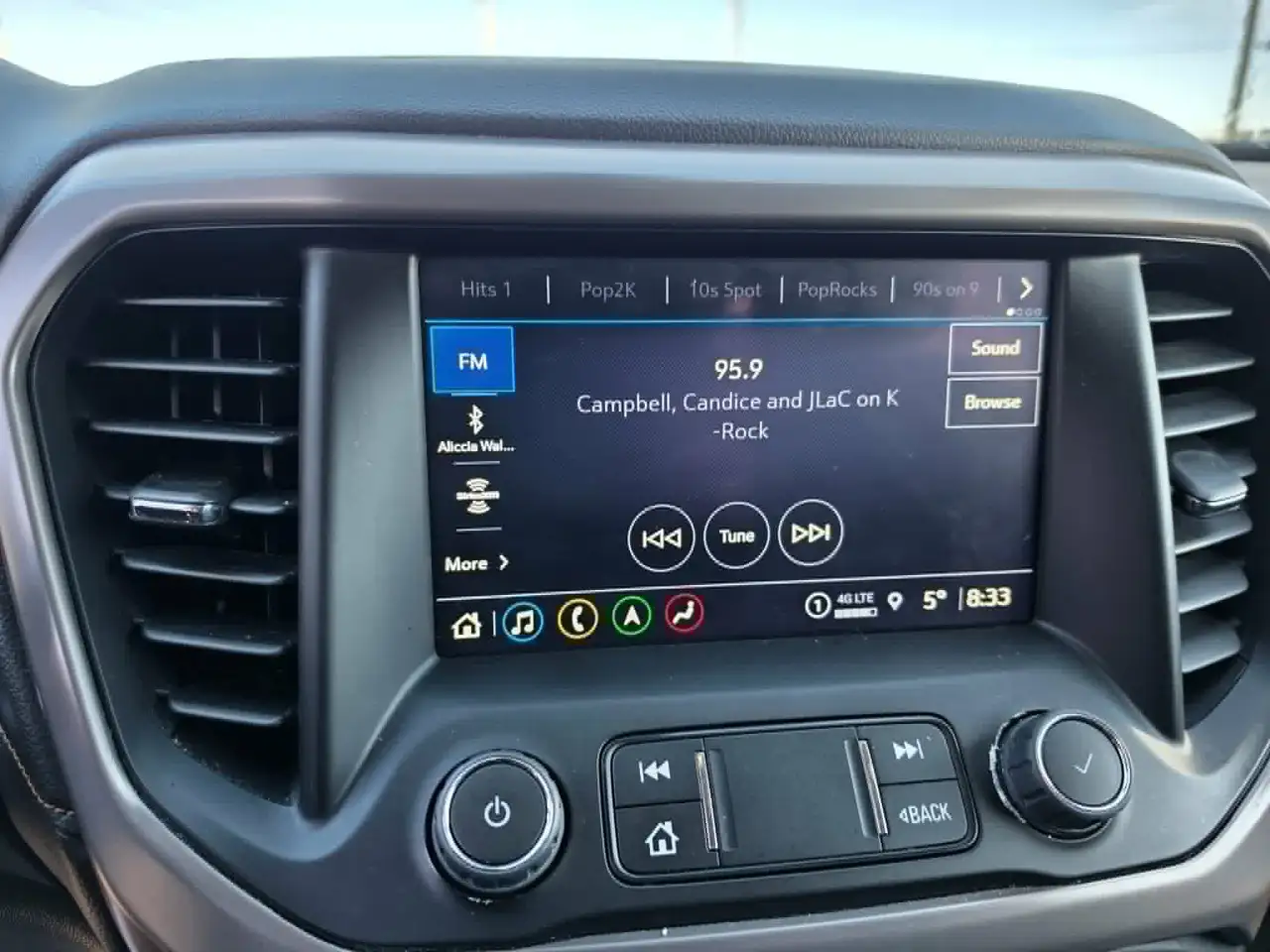 GMC Acadia снимка GMC Acadia