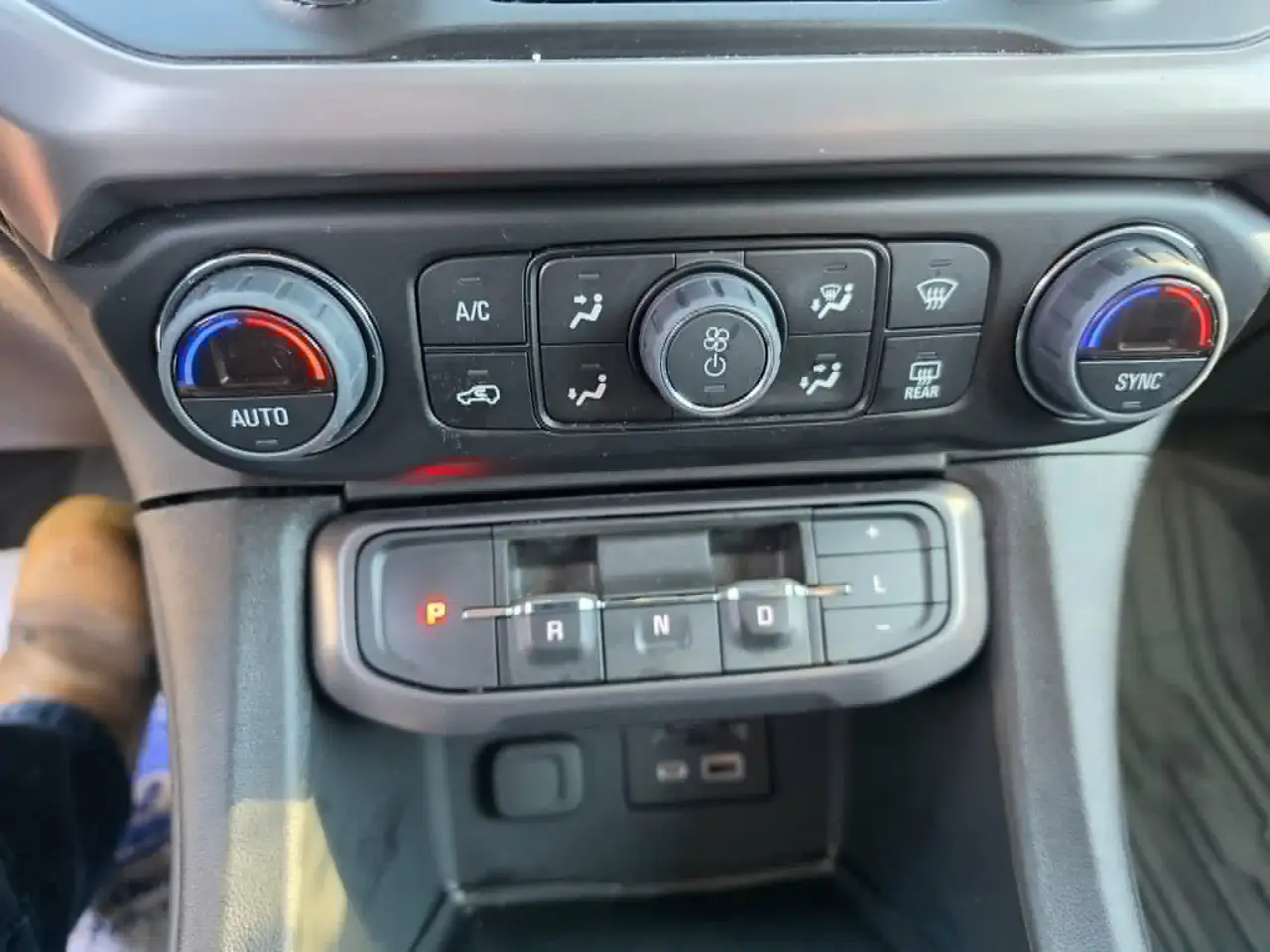 GMC Acadia снимка GMC Acadia