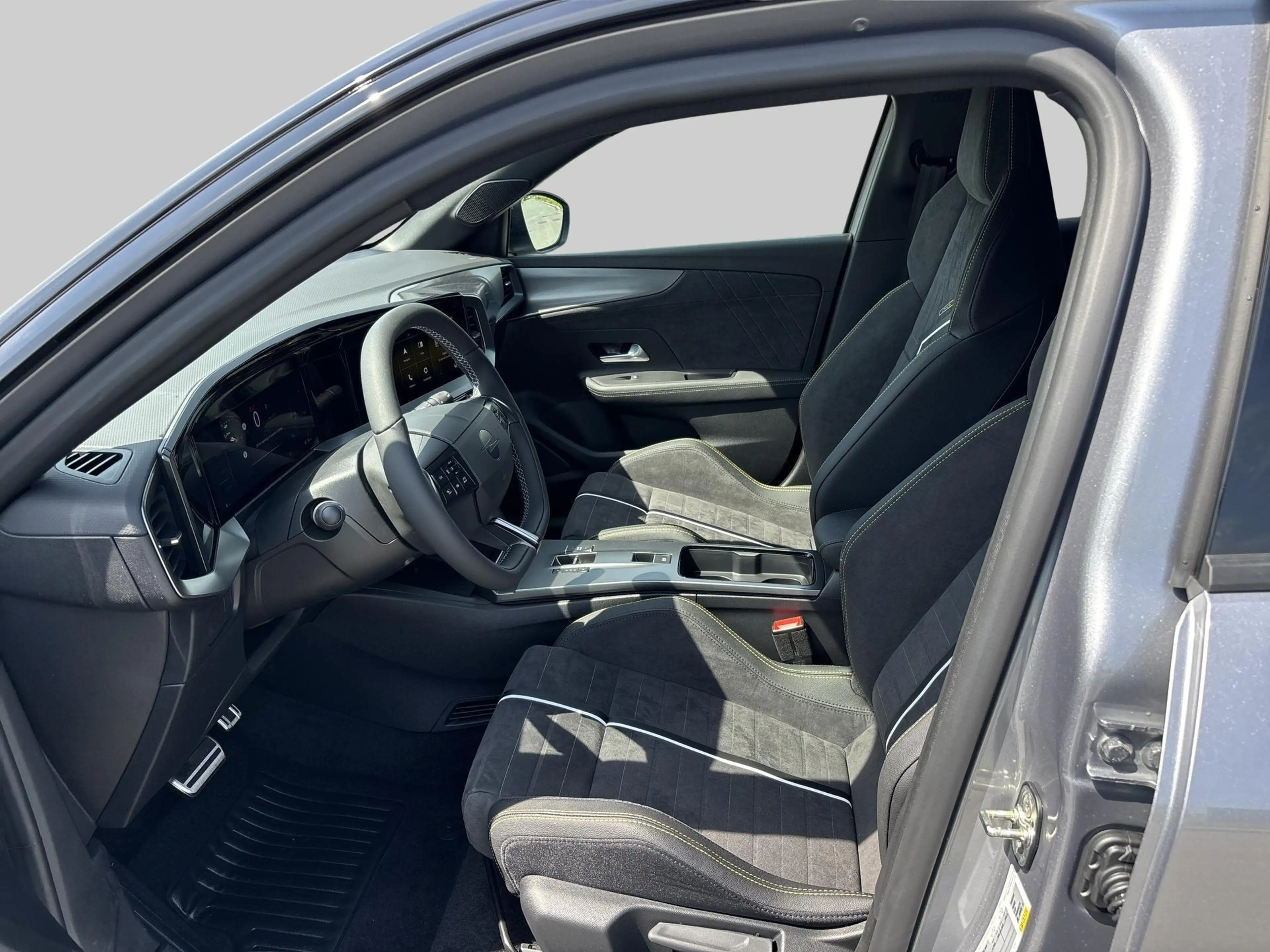 Opel Mokka-E Electric GSE 54 kWh — photo 13