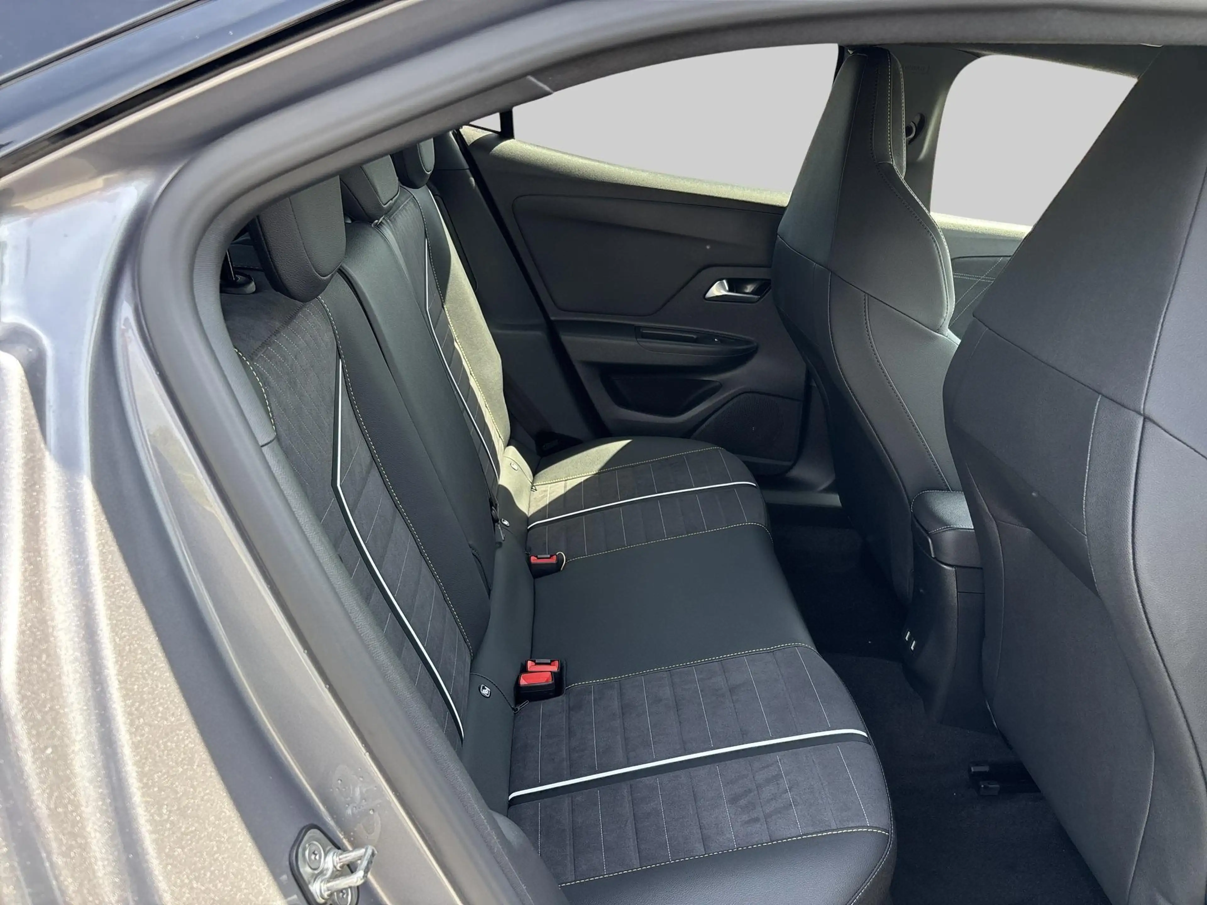 Opel Mokka-E Electric GSE 54 kWh — photo 15