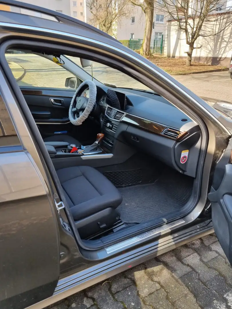 Mercedes-Benz E 250 E 250 CDI BlueEfficiency (212.203) Grau - 2