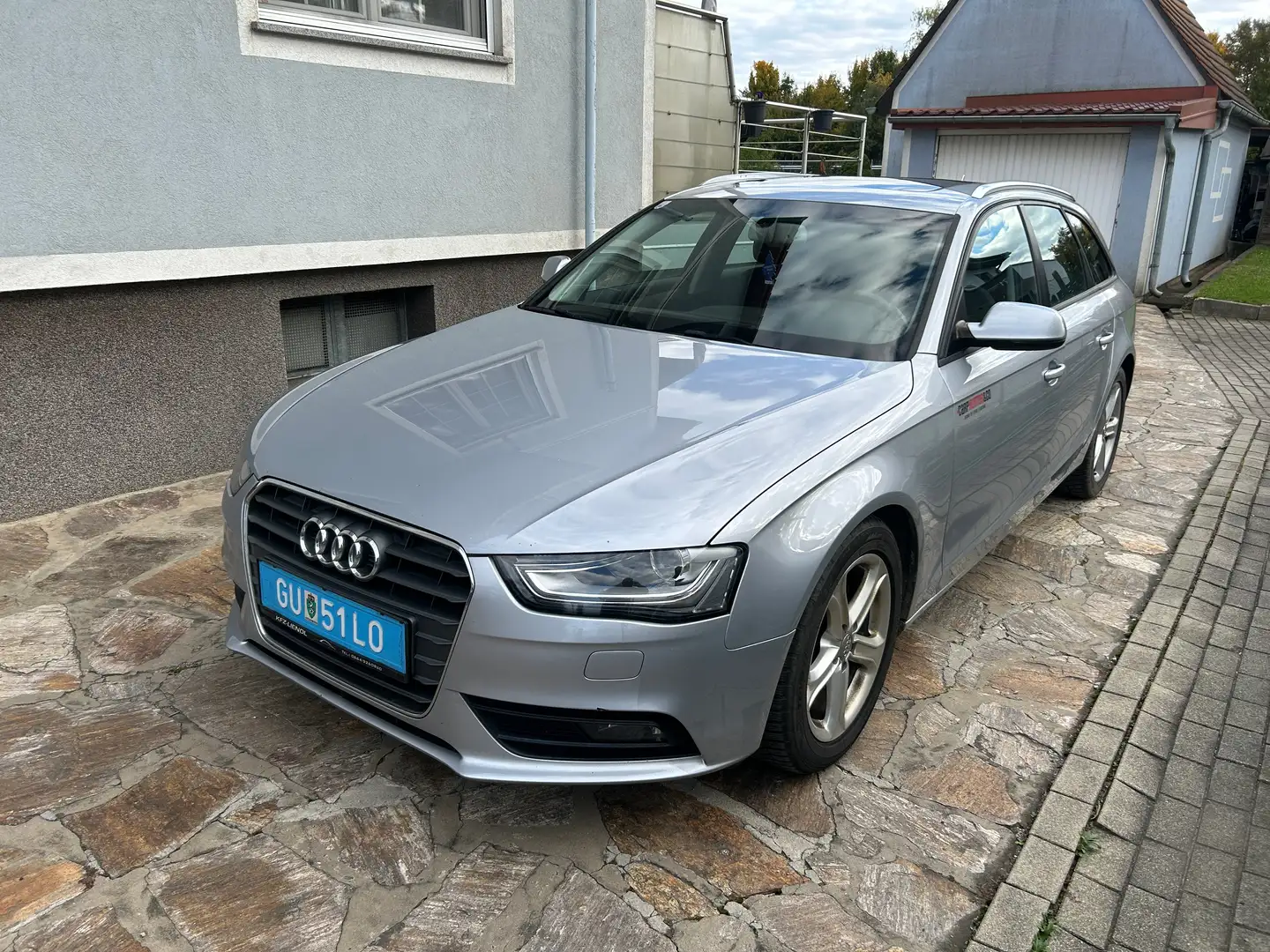 Audi A4 A4 Avant 2.0 TDI DPF atraction Automatik Grau - 1