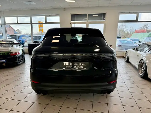 Porsche Cayenne view 4