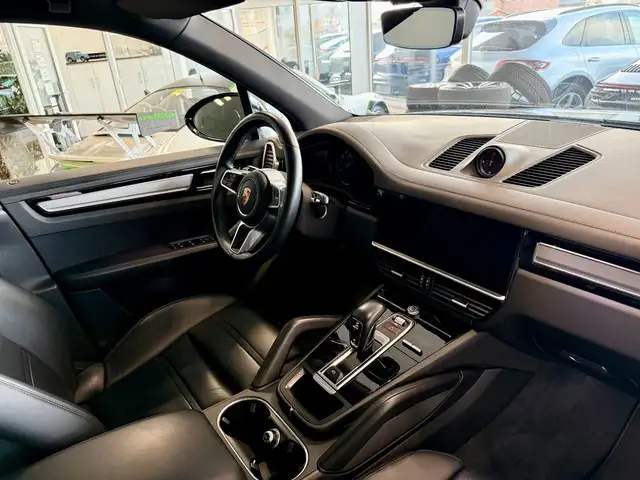 Porsche Cayenne view 15