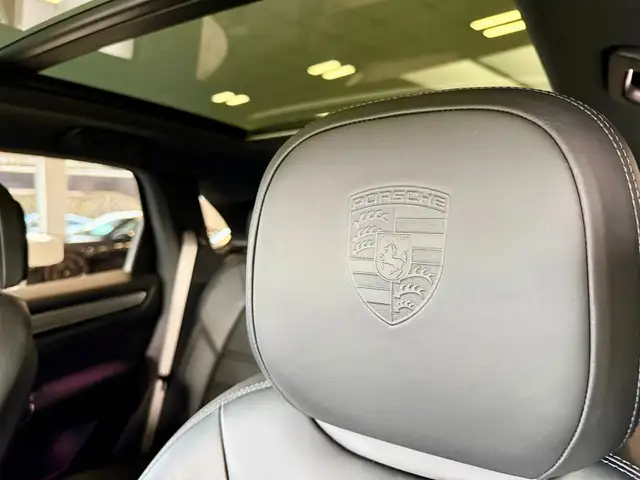Porsche Cayenne view 8