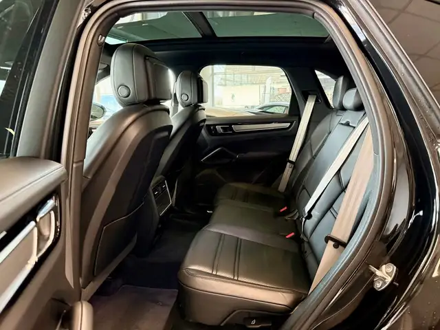 Porsche Cayenne view 11
