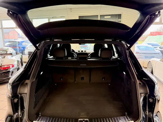 Porsche Cayenne view 12