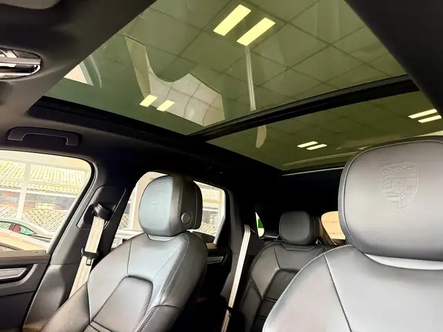 Porsche Cayenne view 9