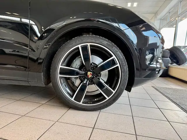 Porsche Cayenne view 6