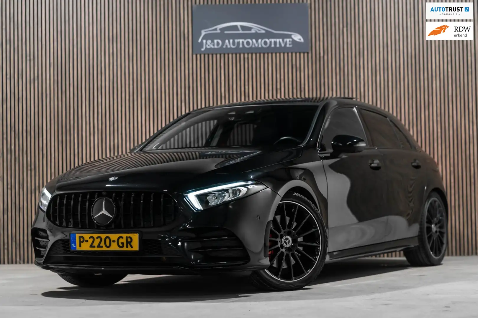 Mercedes-Benz A 250 Premium Plus AMG PANO LED CRUISE CAMERA Noir - 1