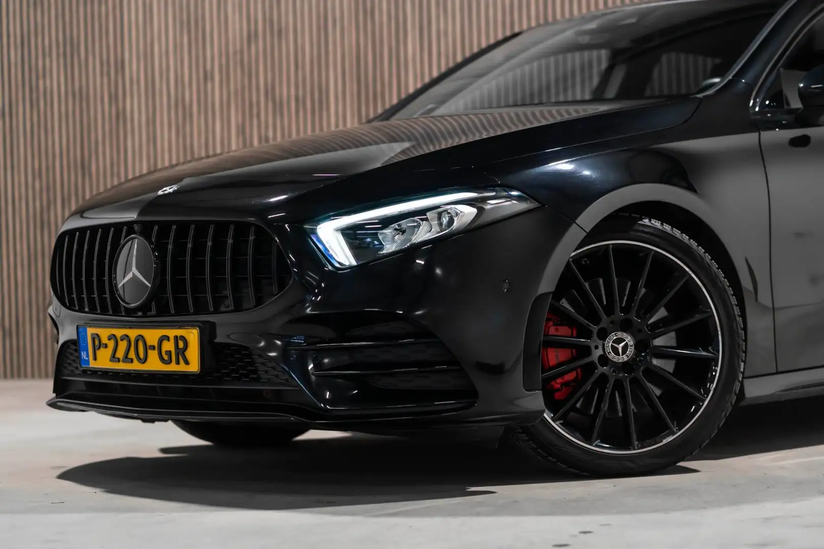 Mercedes-Benz A 250 Premium Plus AMG PANO LED CRUISE CAMERA Noir - 2