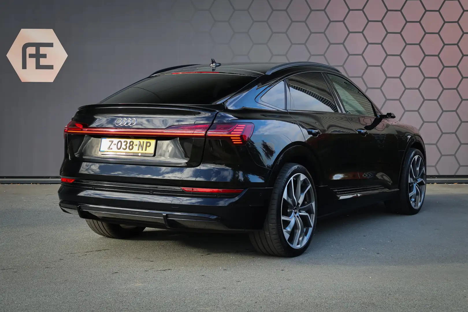 Audi e-tron Sportback 55 quattro 95 kWh | NETTO BIJTELLING SLE Noir - 2