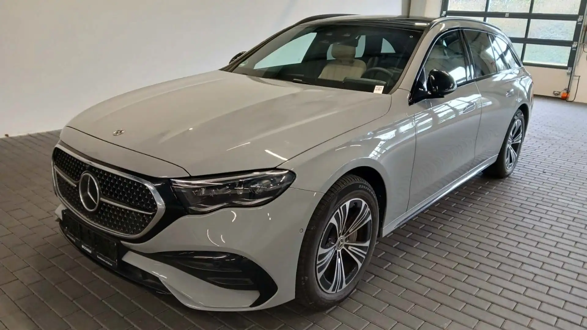 Mercedes-Benz E 450 E -Klasse T 4M AMG Line Premium Pano Head Gris - 1