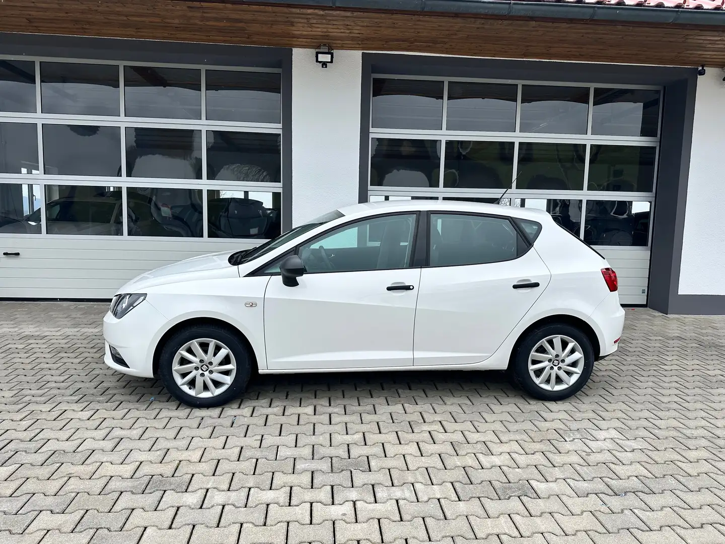 SEAT Ibiza 1,0 TSI Reference *TEMPOMAT*BT-AUDIO*KLIMA* Weiß - 2