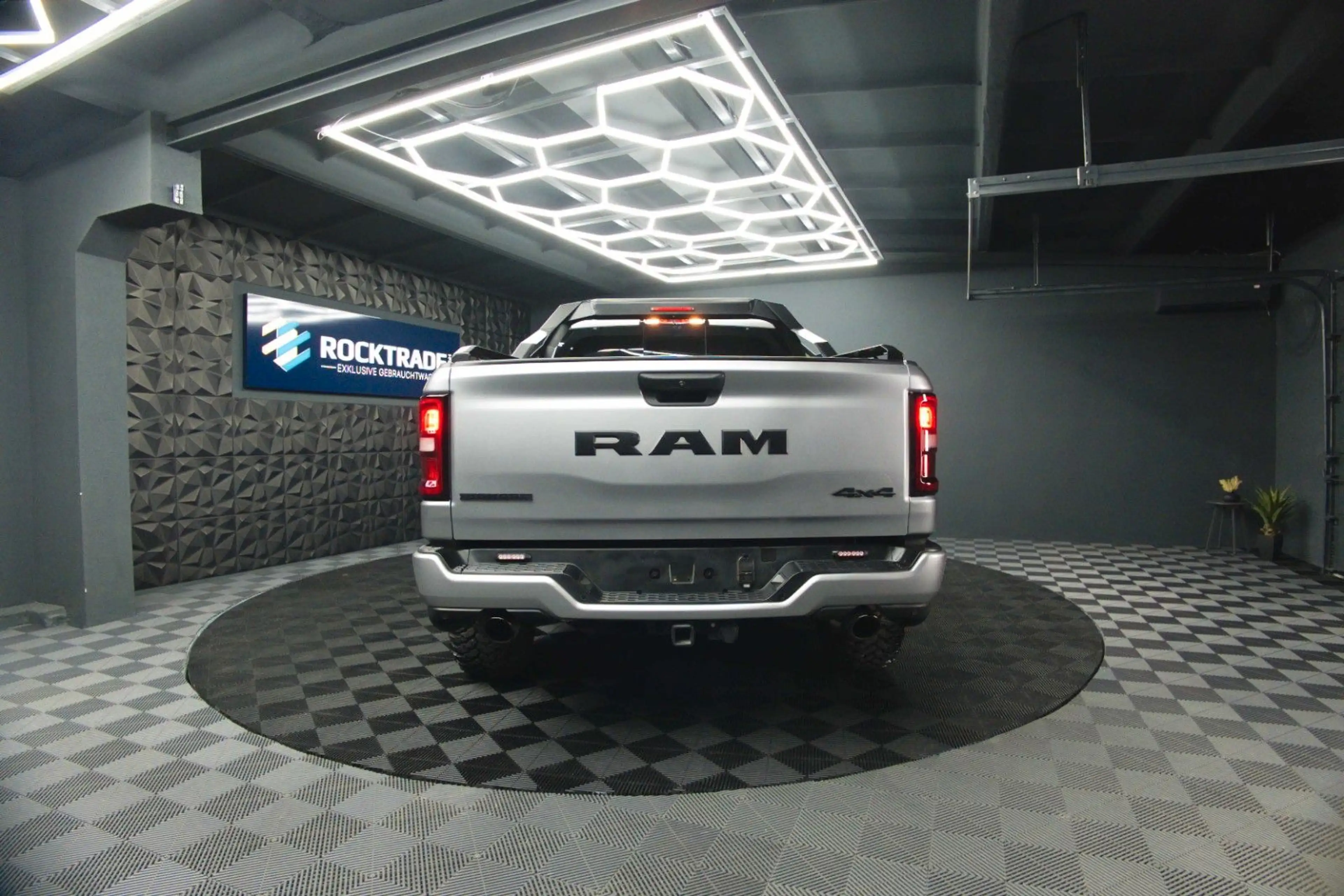 Dodge RAM 3.0 MY 25 TWIN TURBO Offroad Night ACC 19% — photo 15