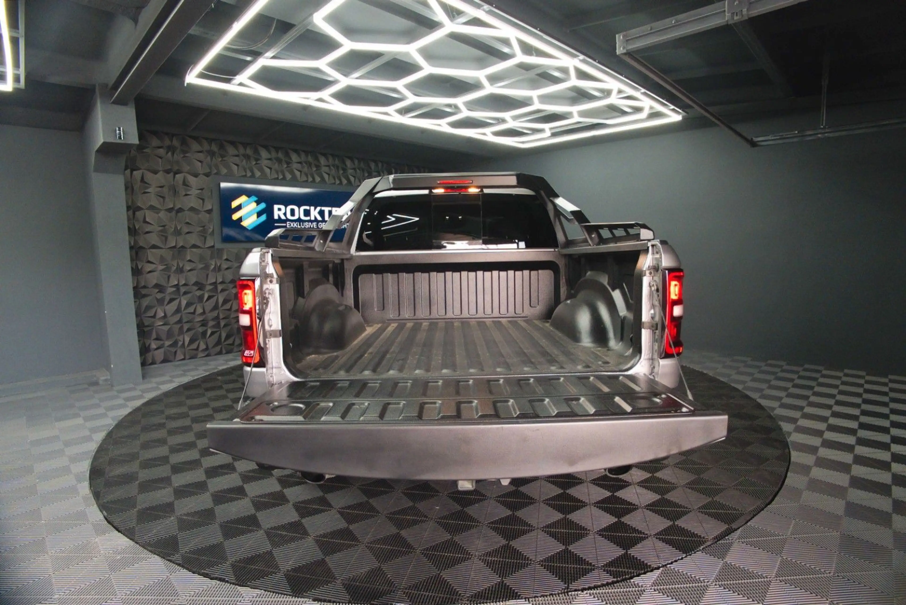 Dodge RAM 3.0 MY 25 TWIN TURBO Offroad Night ACC 19% — photo 14