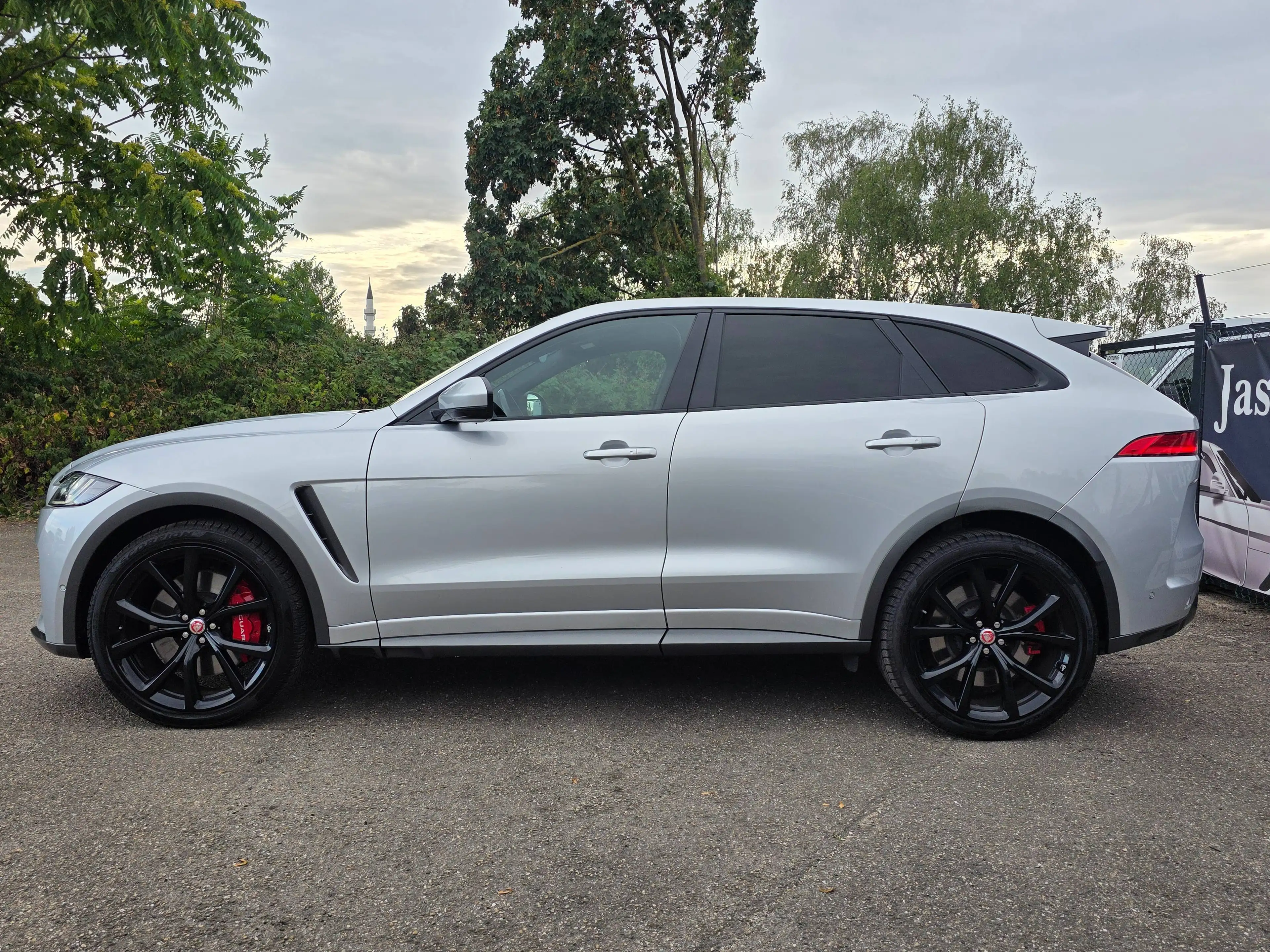 Jaguar F-Pace SVR AWD Schalen Sitze Panoramadach Kamera — photo 8