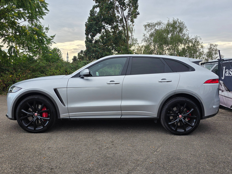 Jaguar F-Pace SVR AWD Schalen Sitze Panoramadach Kamera — photo 8