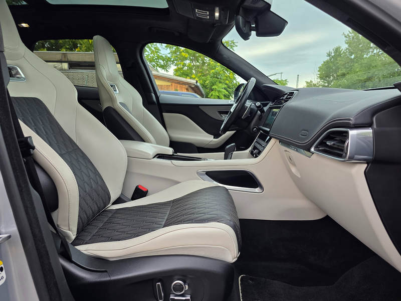 Jaguar F-Pace SVR AWD Schalen Sitze Panoramadach Kamera — photo 15