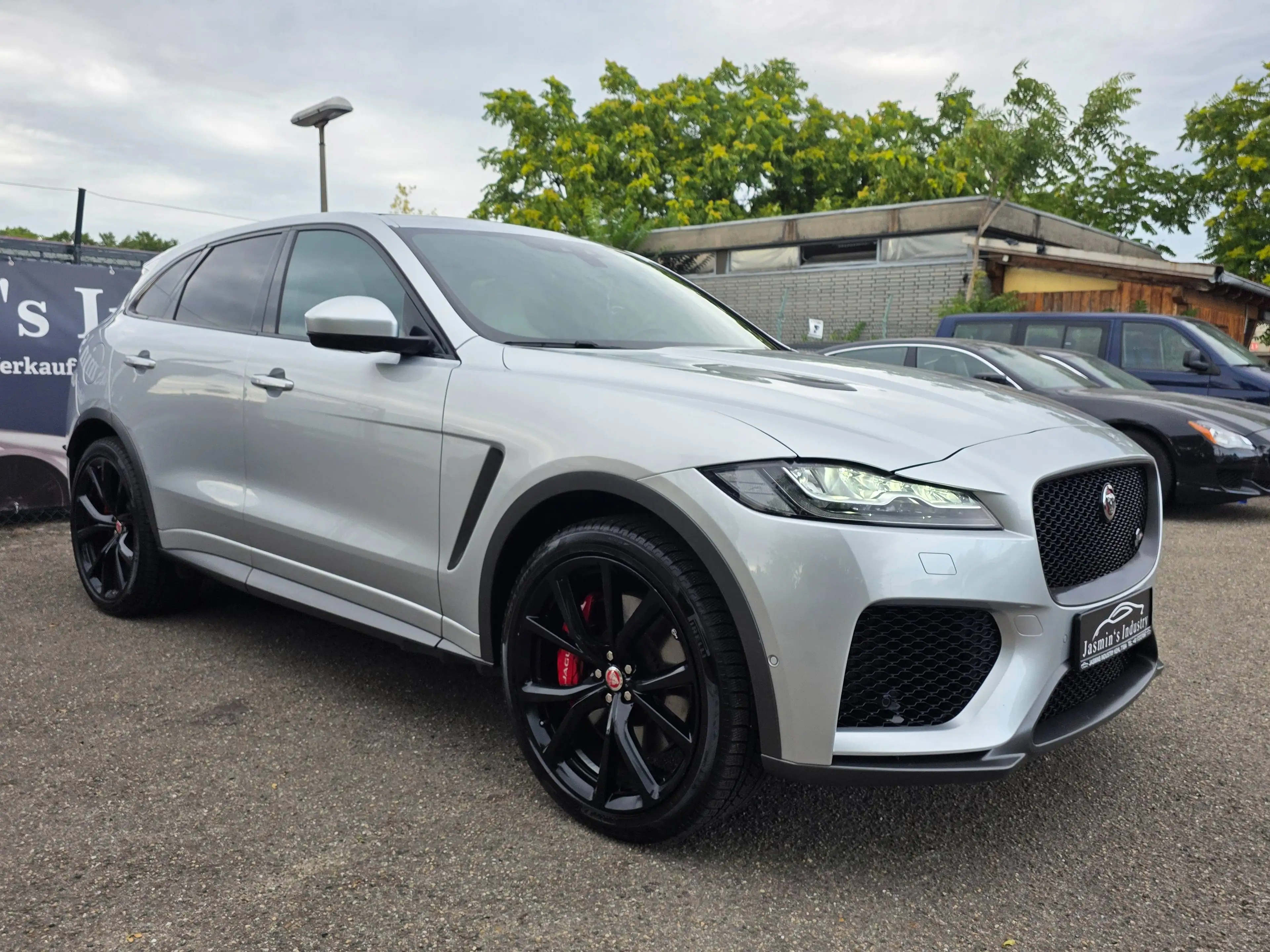 Jaguar F-Pace SVR AWD Schalen Sitze Panoramadach Kamera — photo 3