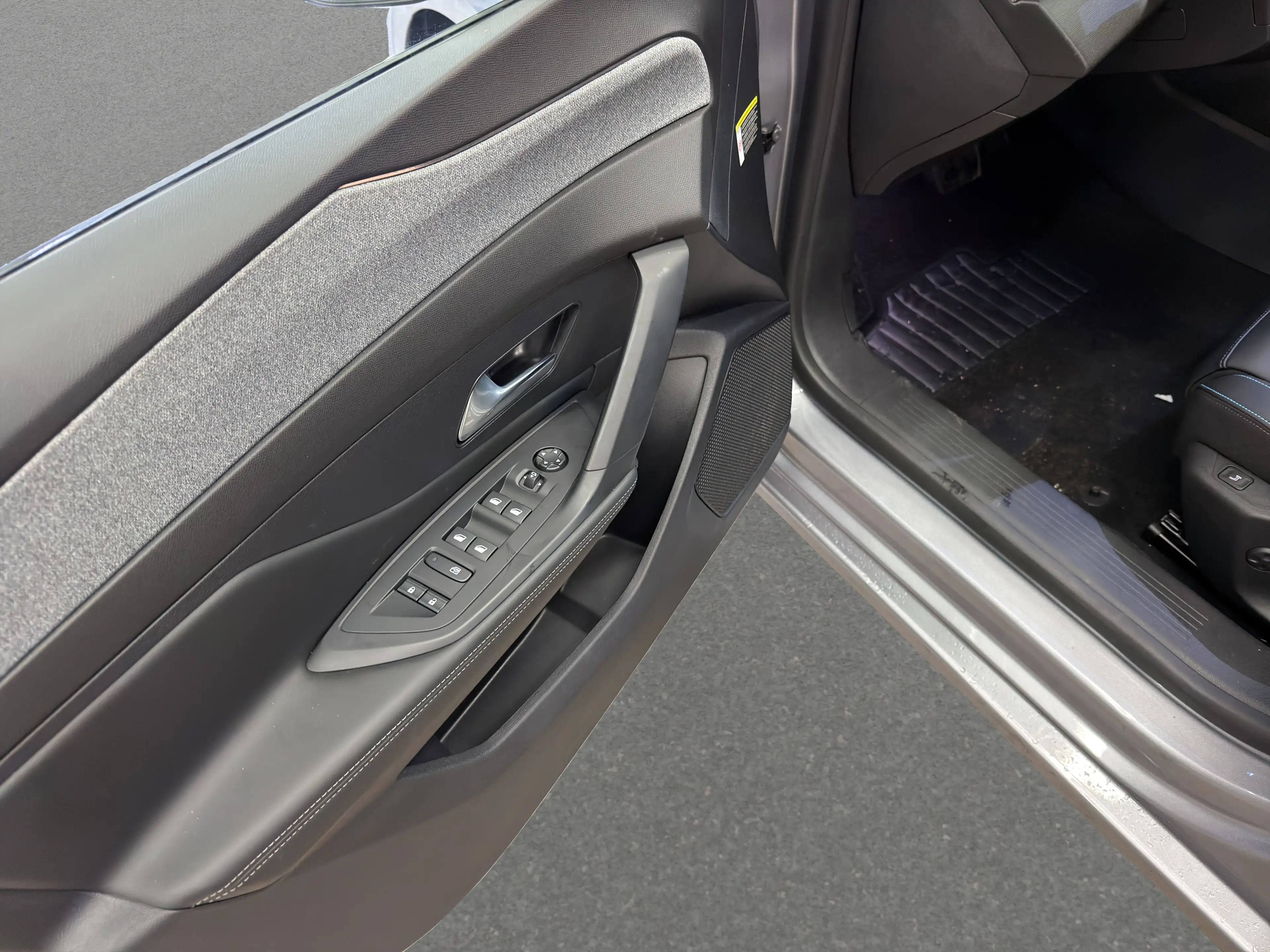 Peugeot 308 308 ALLURE BHDi 130 EAT8 1,5 — photo 9
