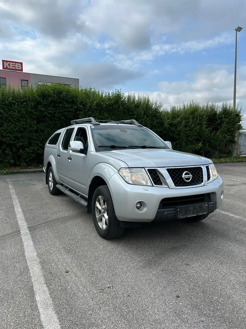 Nissan Navara 2.5 4x4 Silber - 1