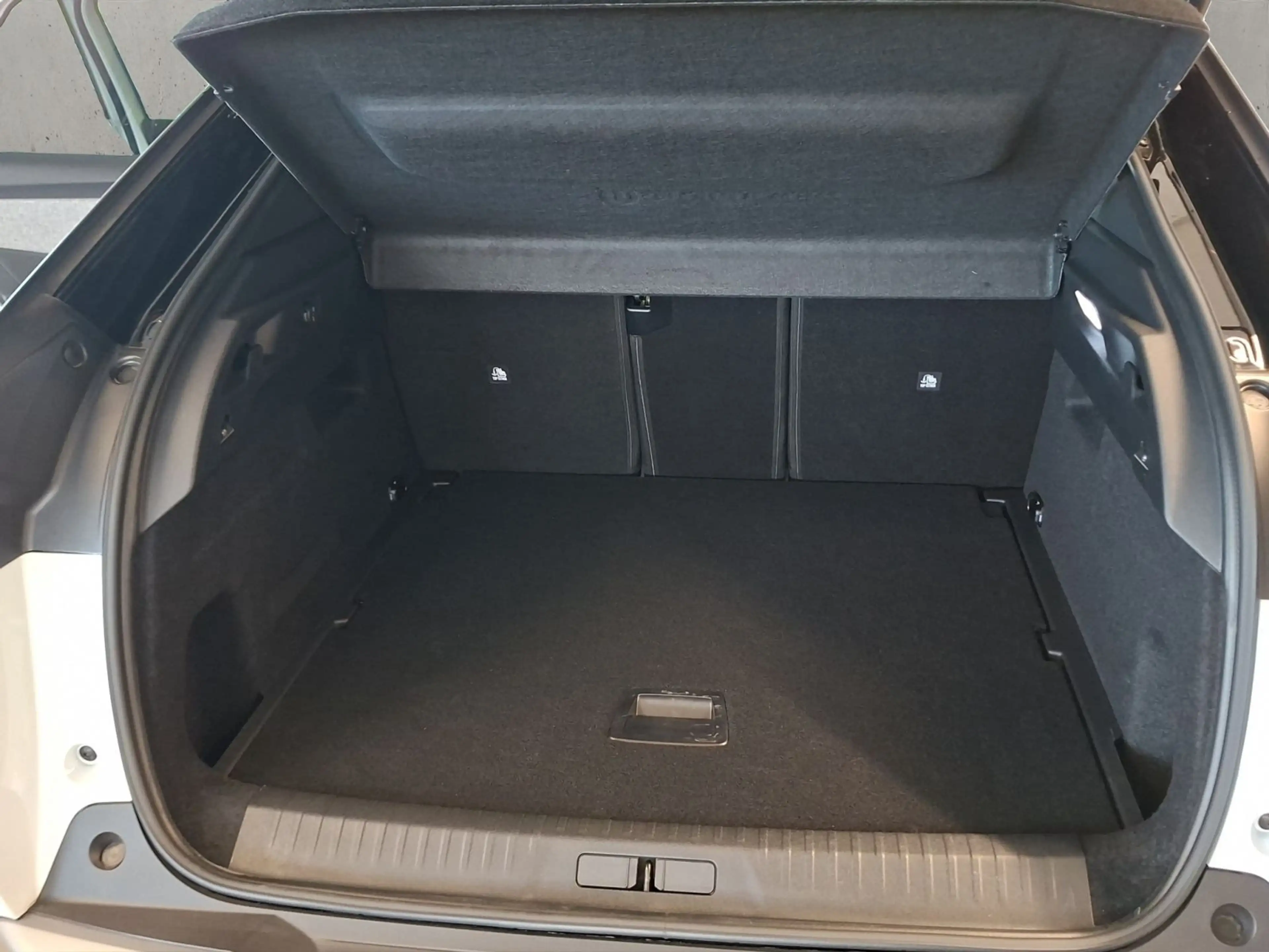 Peugeot 3008 GT HYBRID 145 e-DSC6 — photo 15