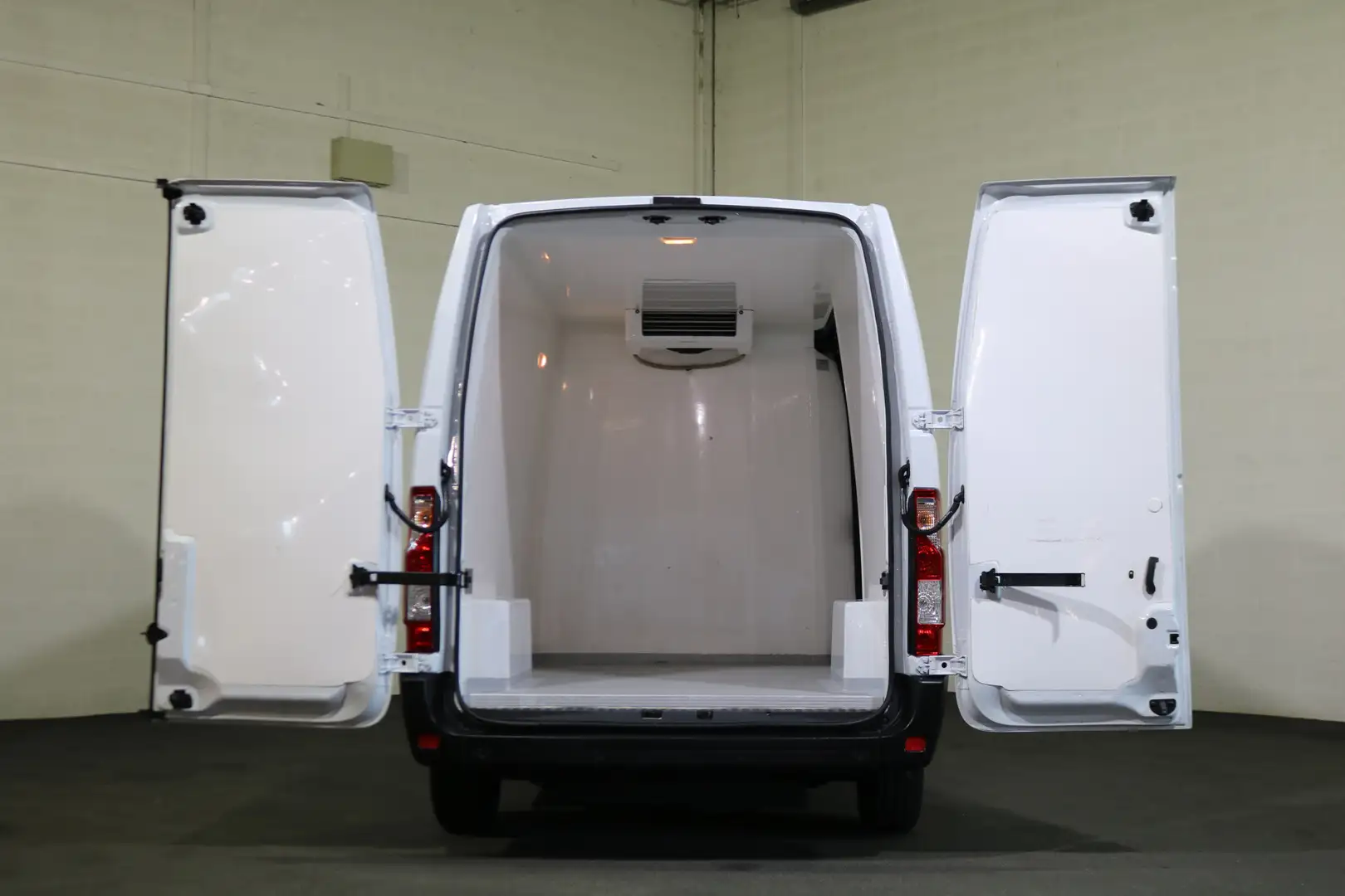 Renault Master 2.3 dCi 135pk L2 H2 Koelwagen Dag en Nacht Blanc - 2