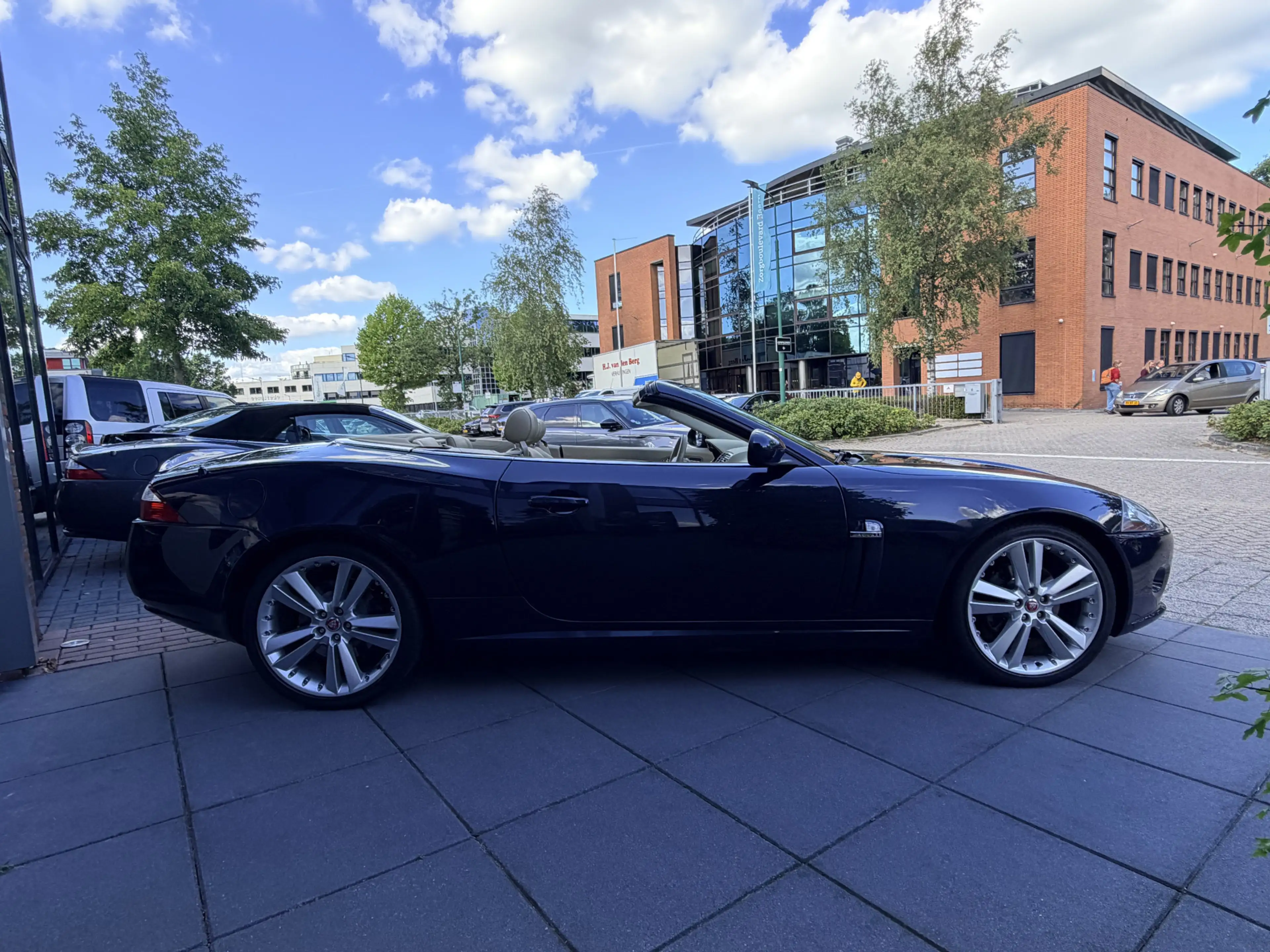 Jaguar XK 4.2 V8 Convertible — photo 13