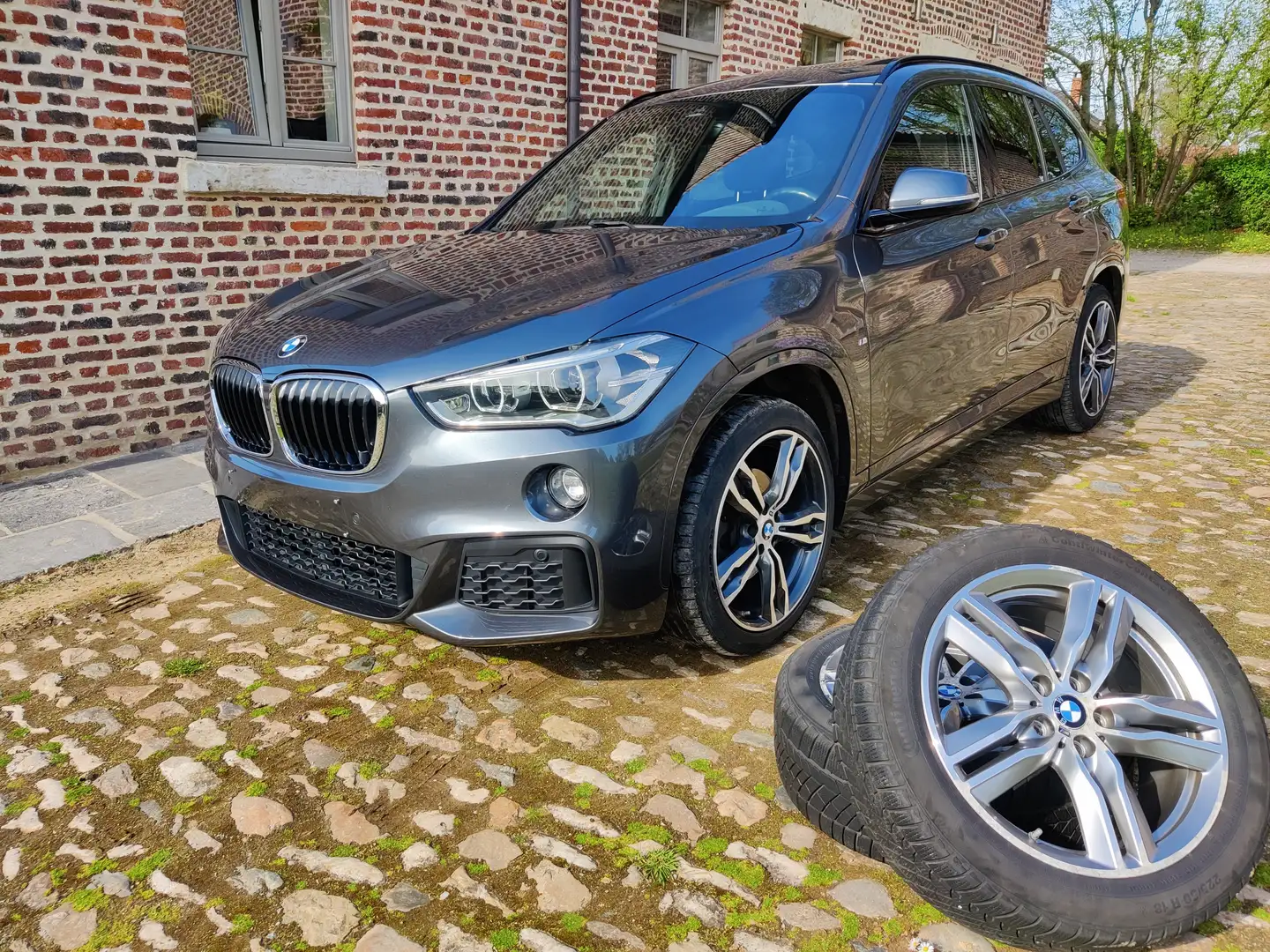 BMW X1 2.0 dA sDrive18 Pack M Full Options Gris - 1