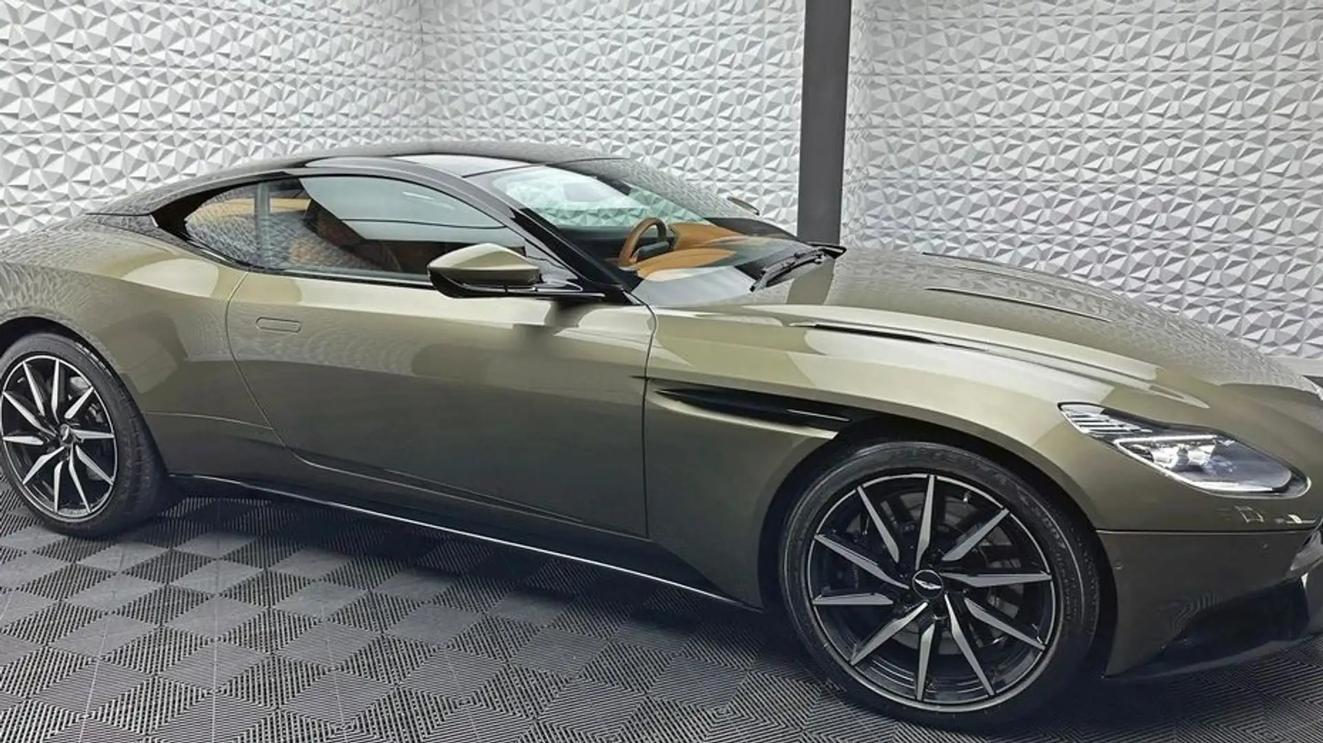 Aston Martin DB11 5.2 608 - 2