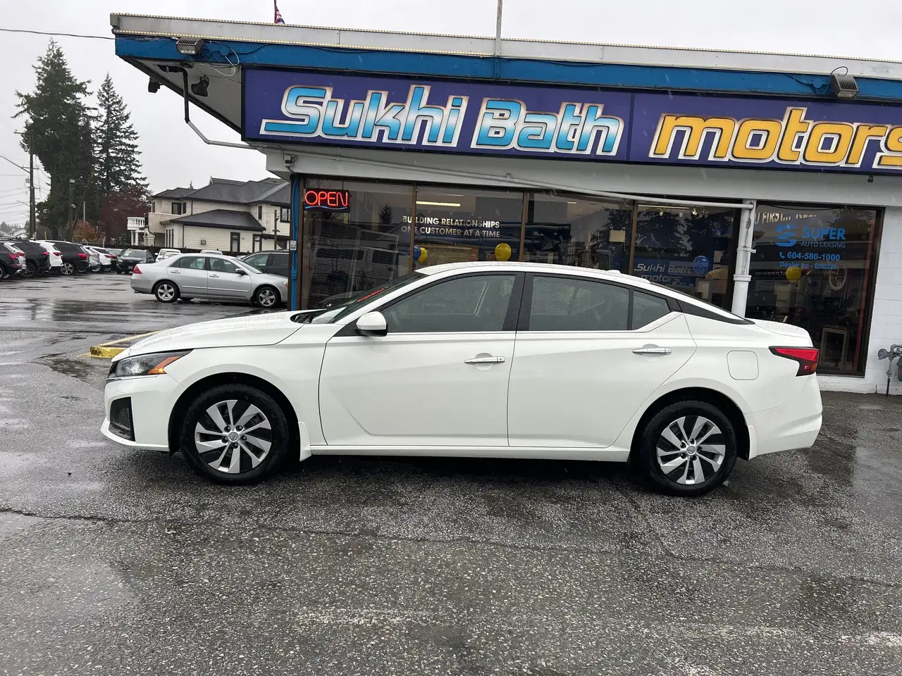 Nissan Altima снимка Nissan Altima