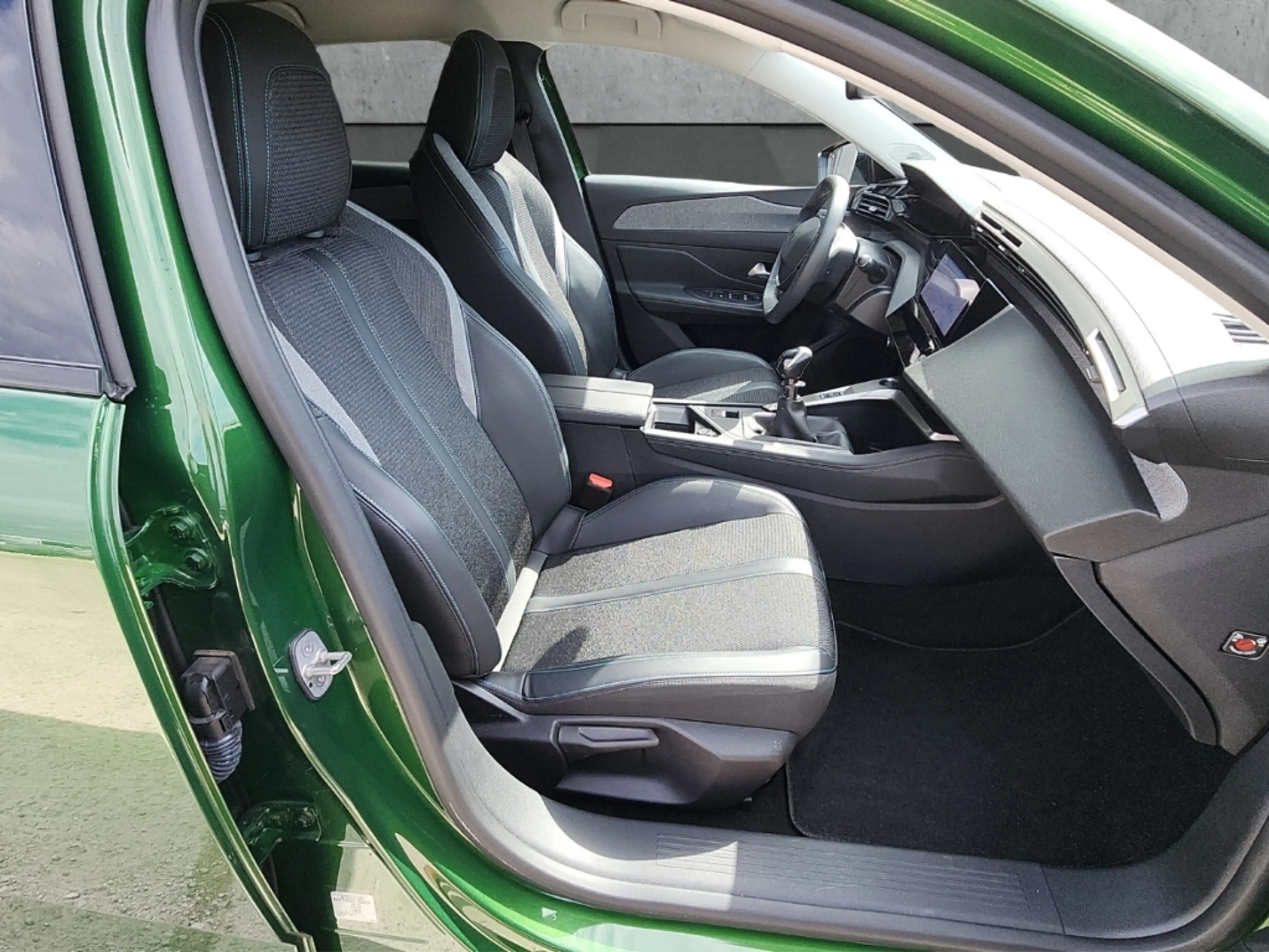 Peugeot 308 Allure PT130 LED Kamera CarPlay Navi Klimaautom-2 — photo 13
