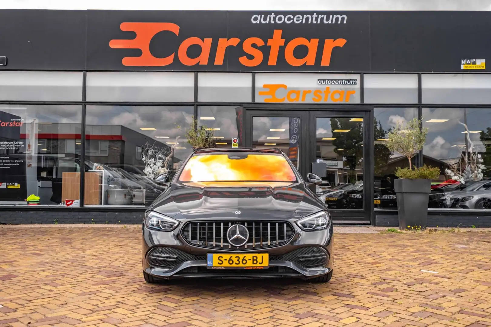 Mercedes-Benz C 220 Estate d AMG Line|Pano|Camera|Trekhaak Grijs - 2