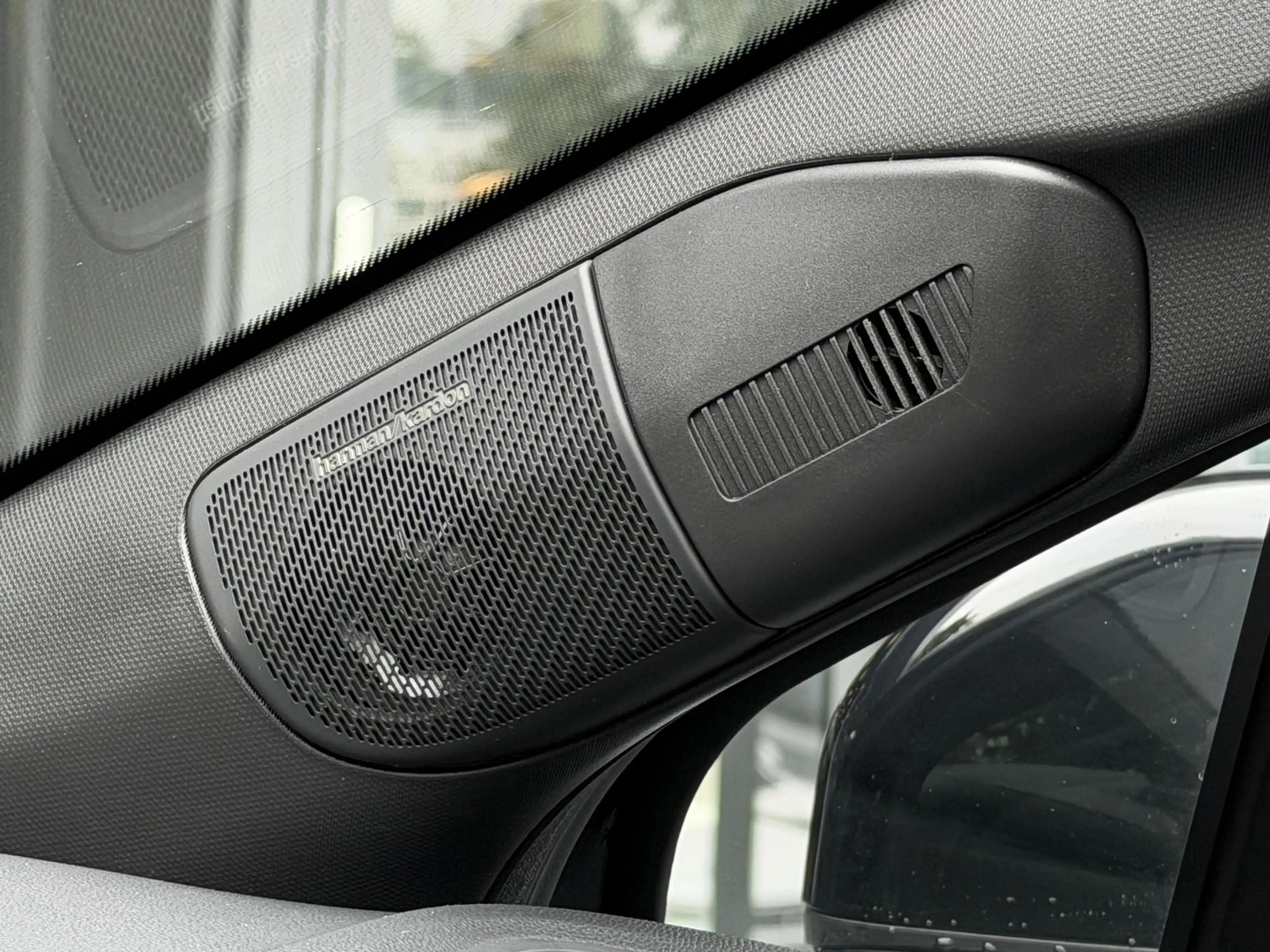 Mitsubishi Grandis 1.8 HEV Instyle | Harman Kardon | Panoramadak | Le — photo 28
