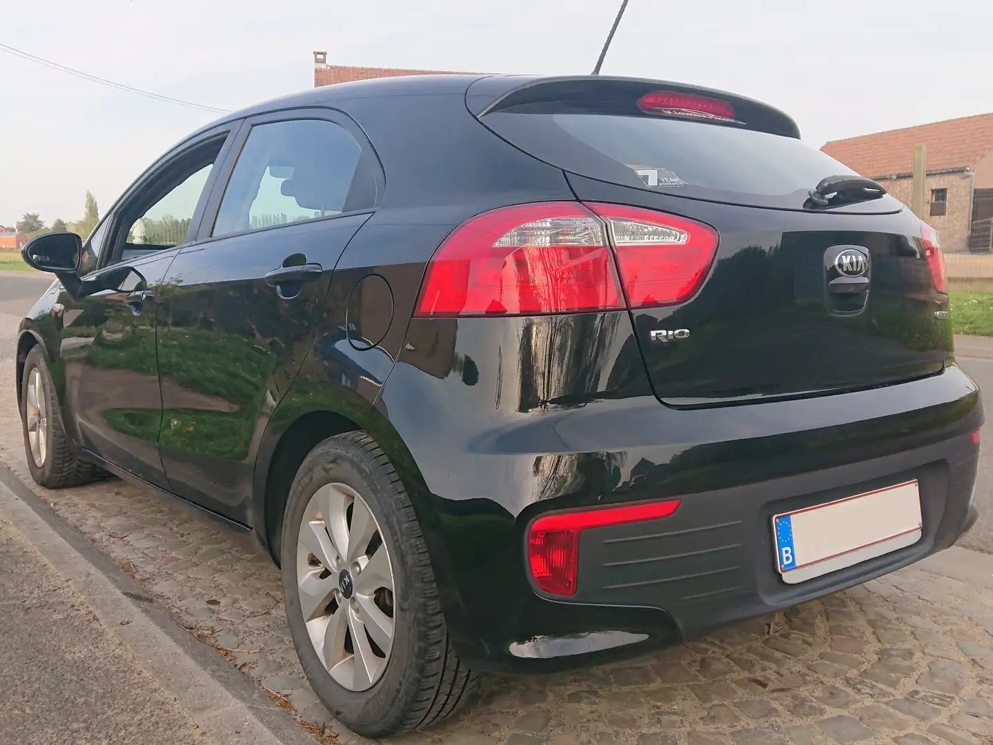 Kia Rio 1.1 CRDi Navi Edition Zwart - 2