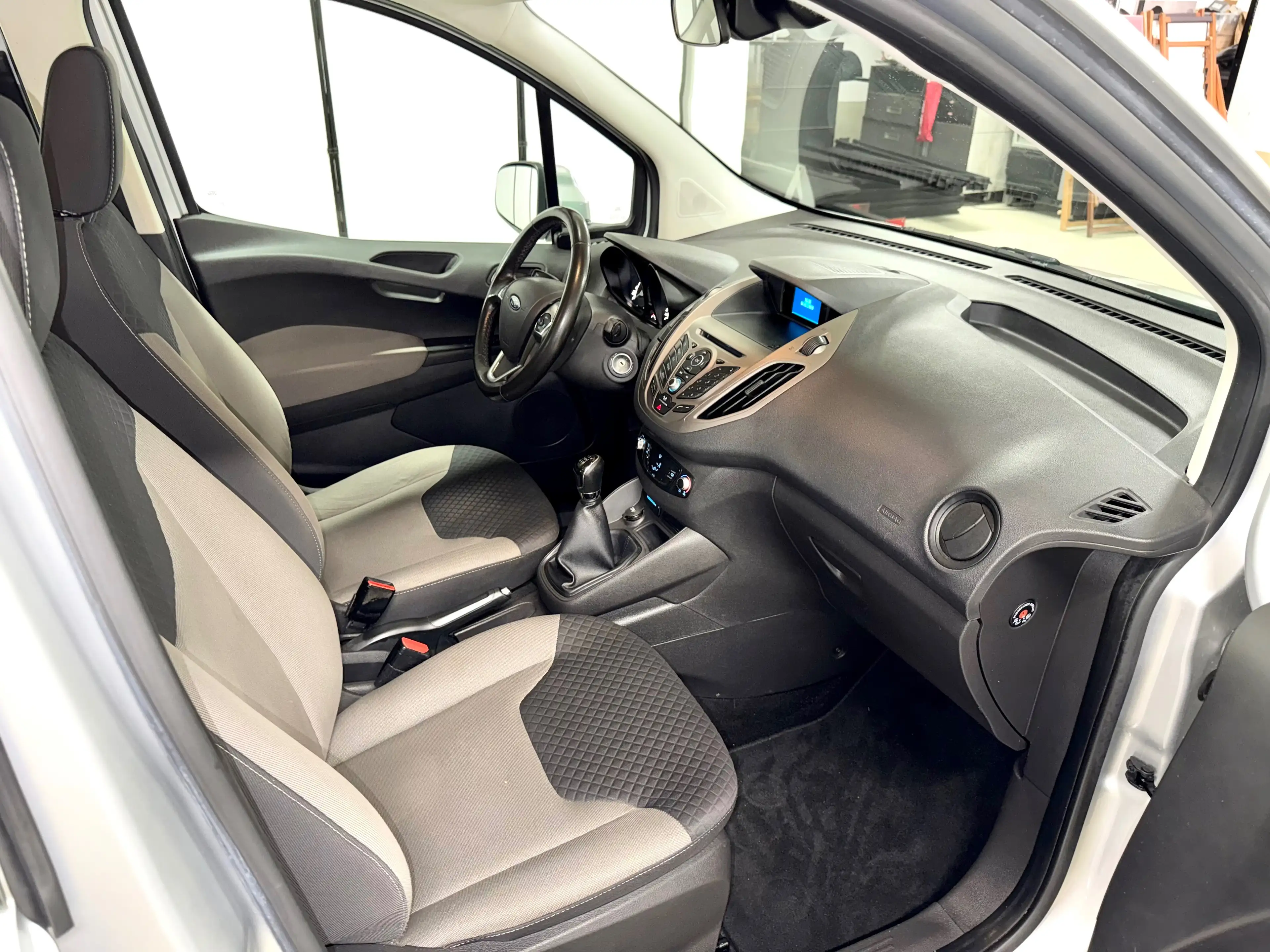 Ford Tourneo Courier Trend — photo 13