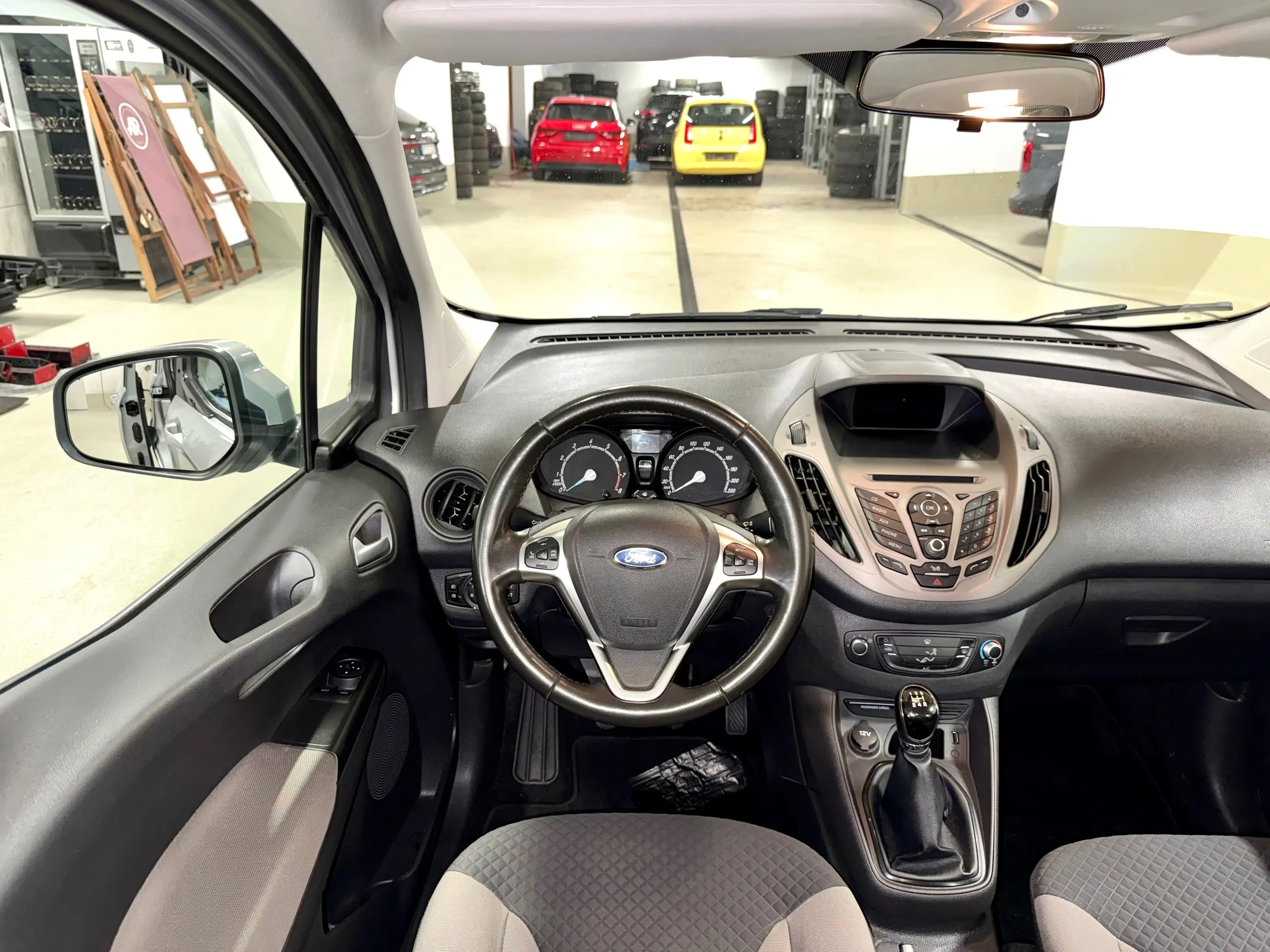 Ford Tourneo Courier Trend — photo 14