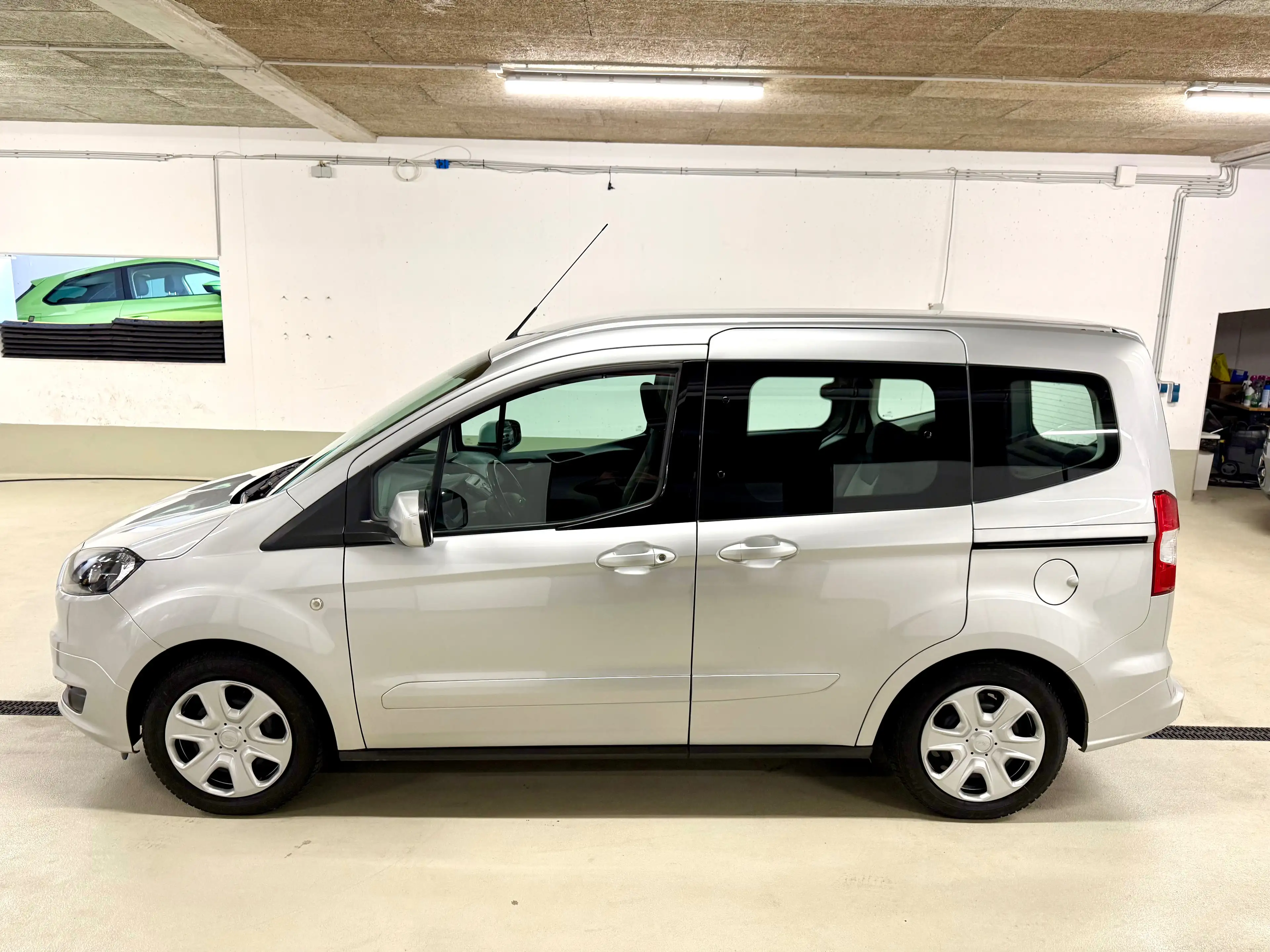Ford Tourneo Courier Trend — photo 3