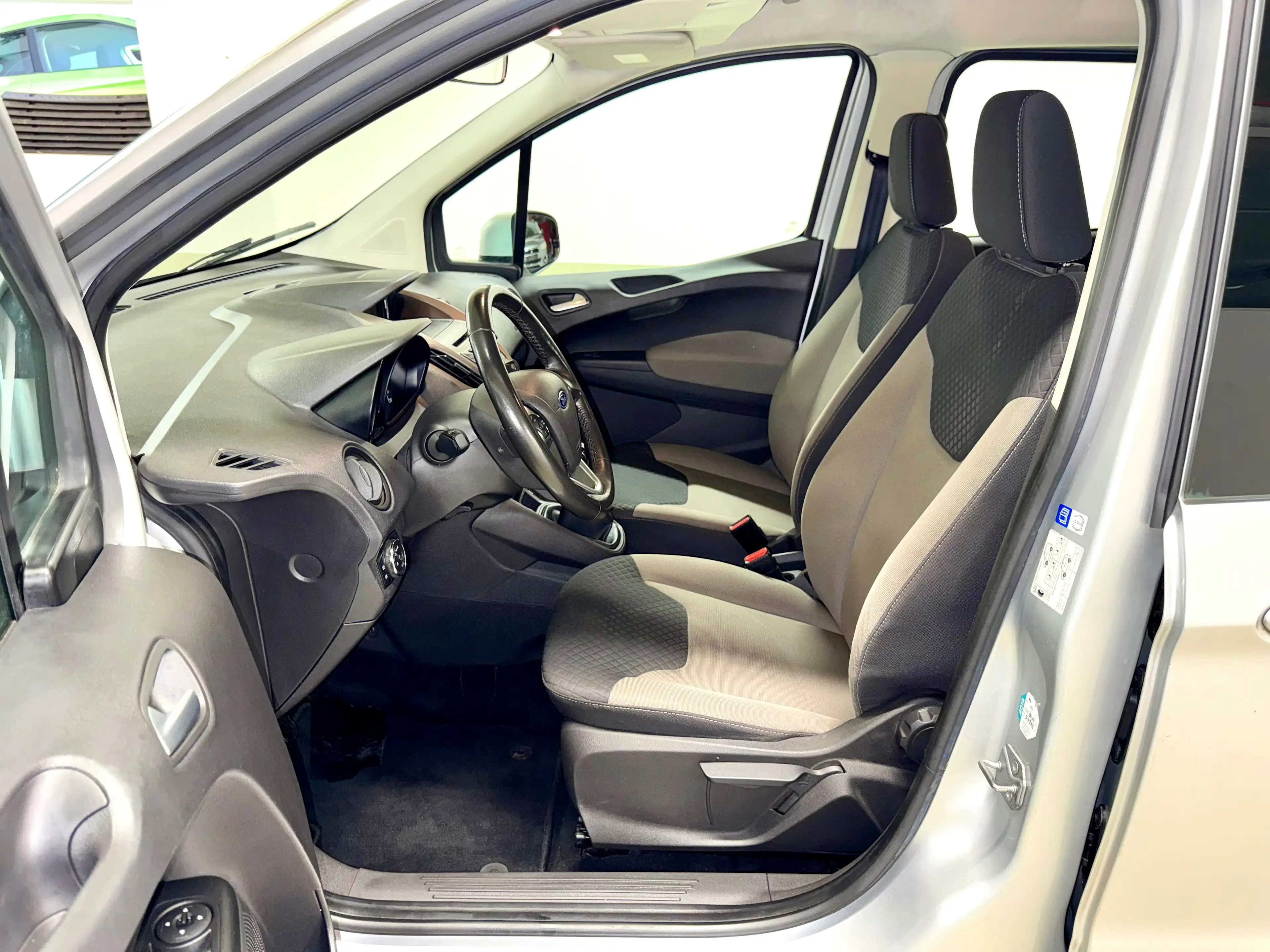 Ford Tourneo Courier Trend — photo 11
