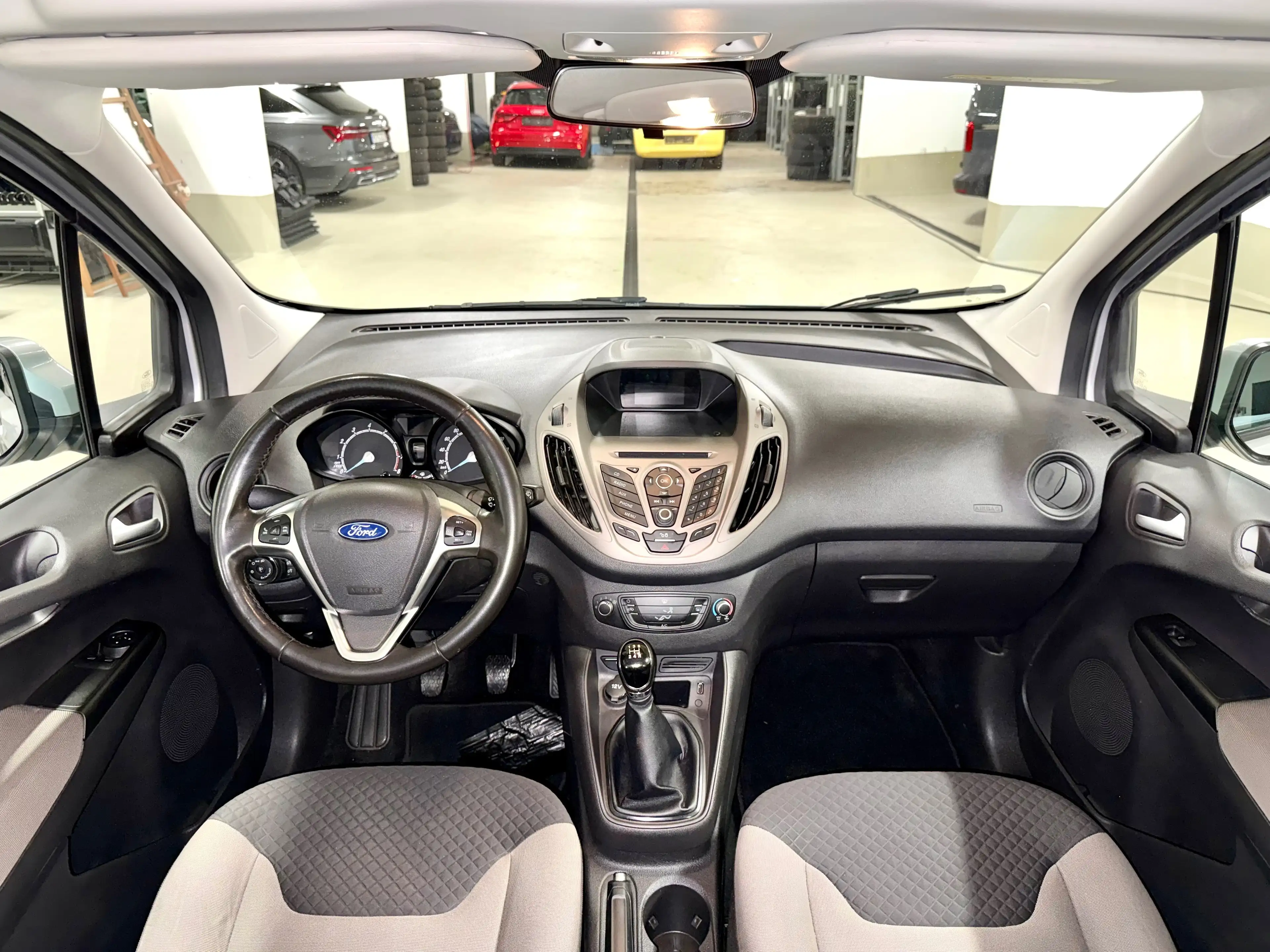 Ford Tourneo Courier Trend — photo 15